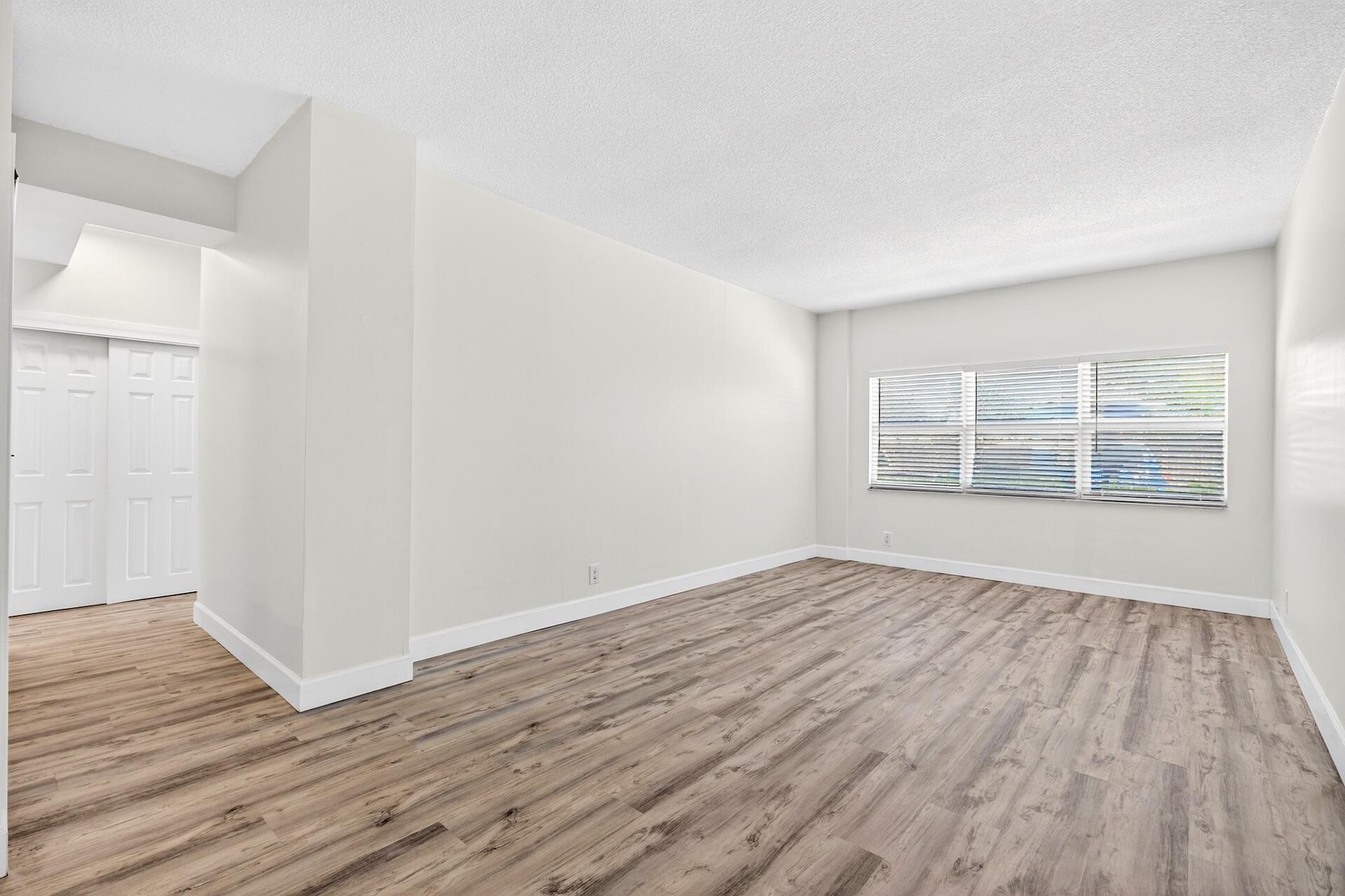 2555 NE 11th #104, Fort Lauderdale FL 33304
