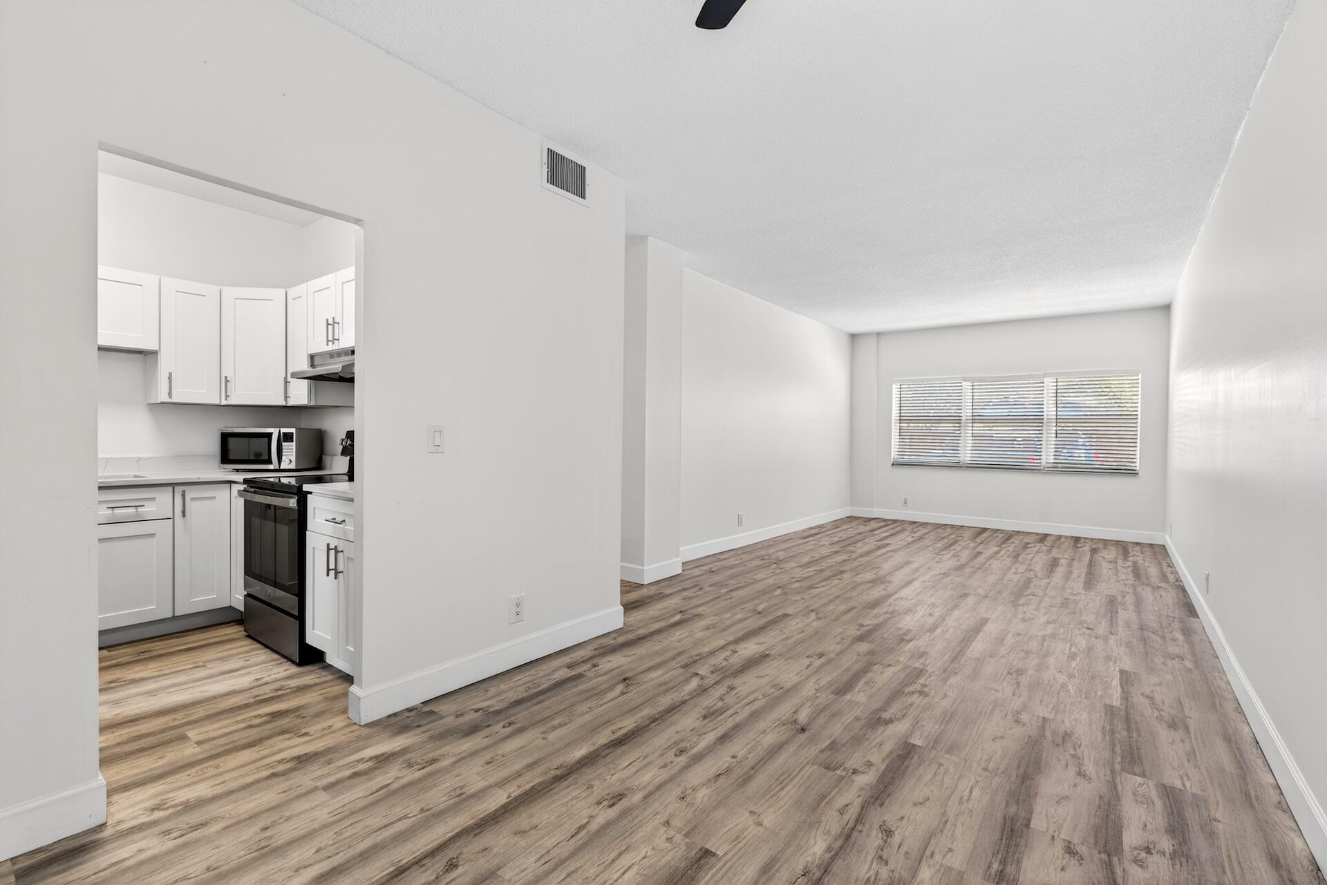 2555 NE 11th #104, Fort Lauderdale FL 33304