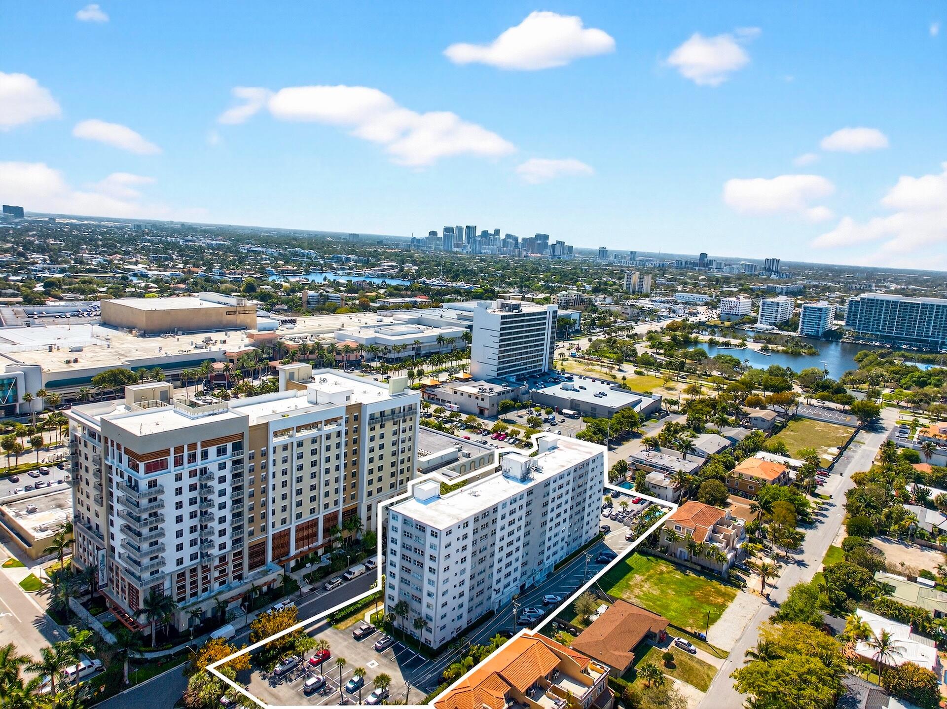2555 NE 11th #104, Fort Lauderdale FL 33304