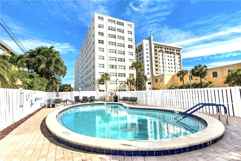 2555 NE 11th #104, Fort Lauderdale FL 33304