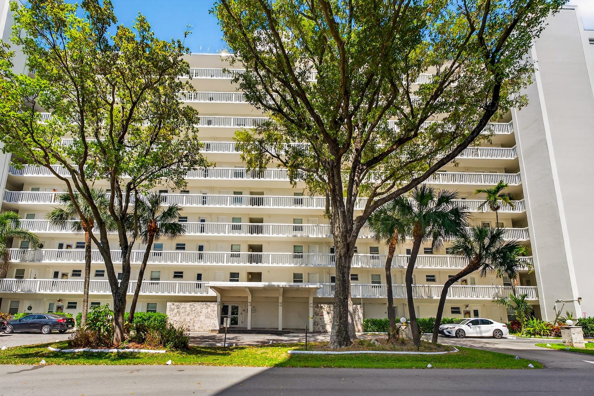 2555 NE 11th #104, Fort Lauderdale FL 33304