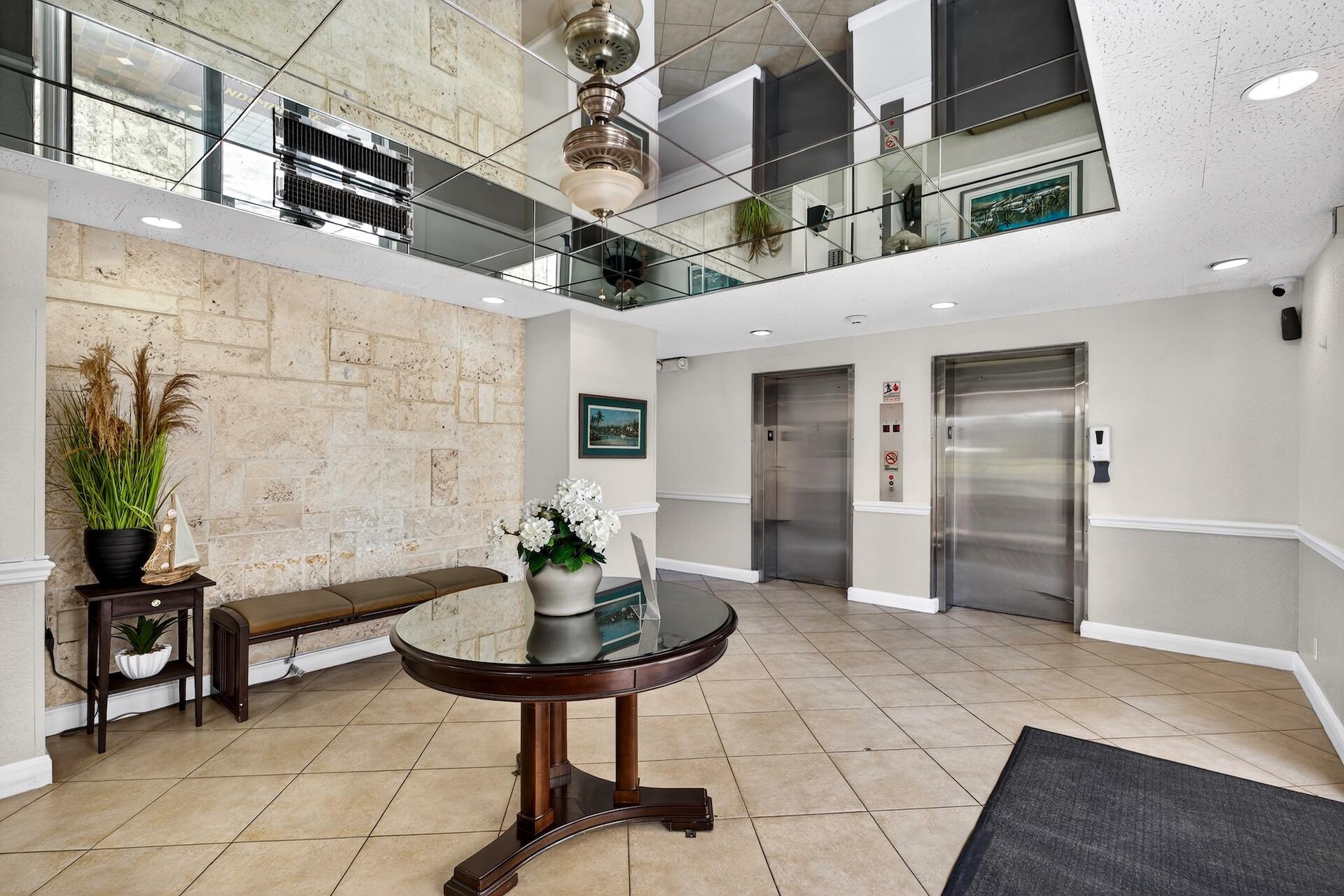 2555 NE 11th #104, Fort Lauderdale FL 33304