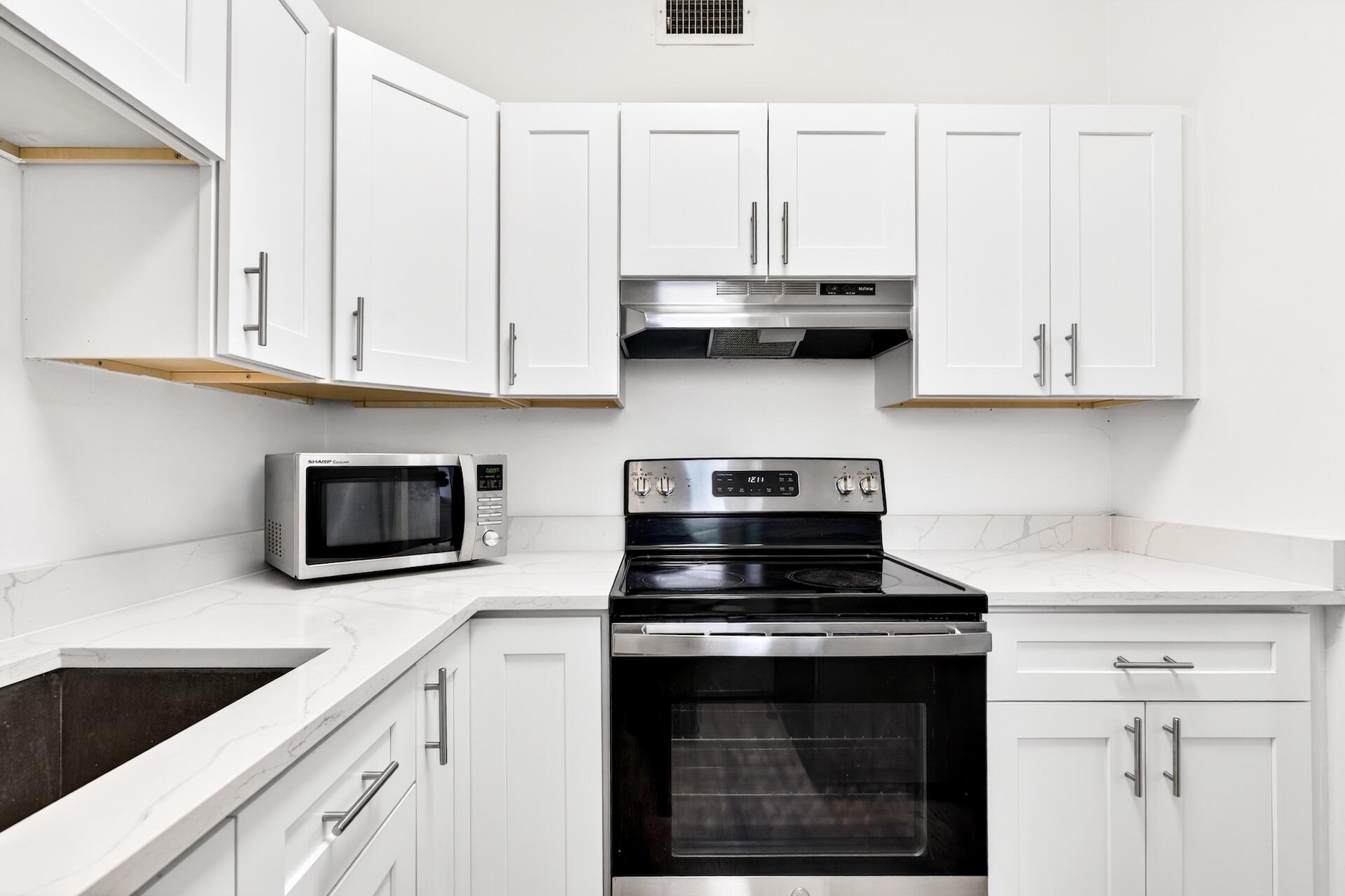 2555 NE 11th #104, Fort Lauderdale FL 33304