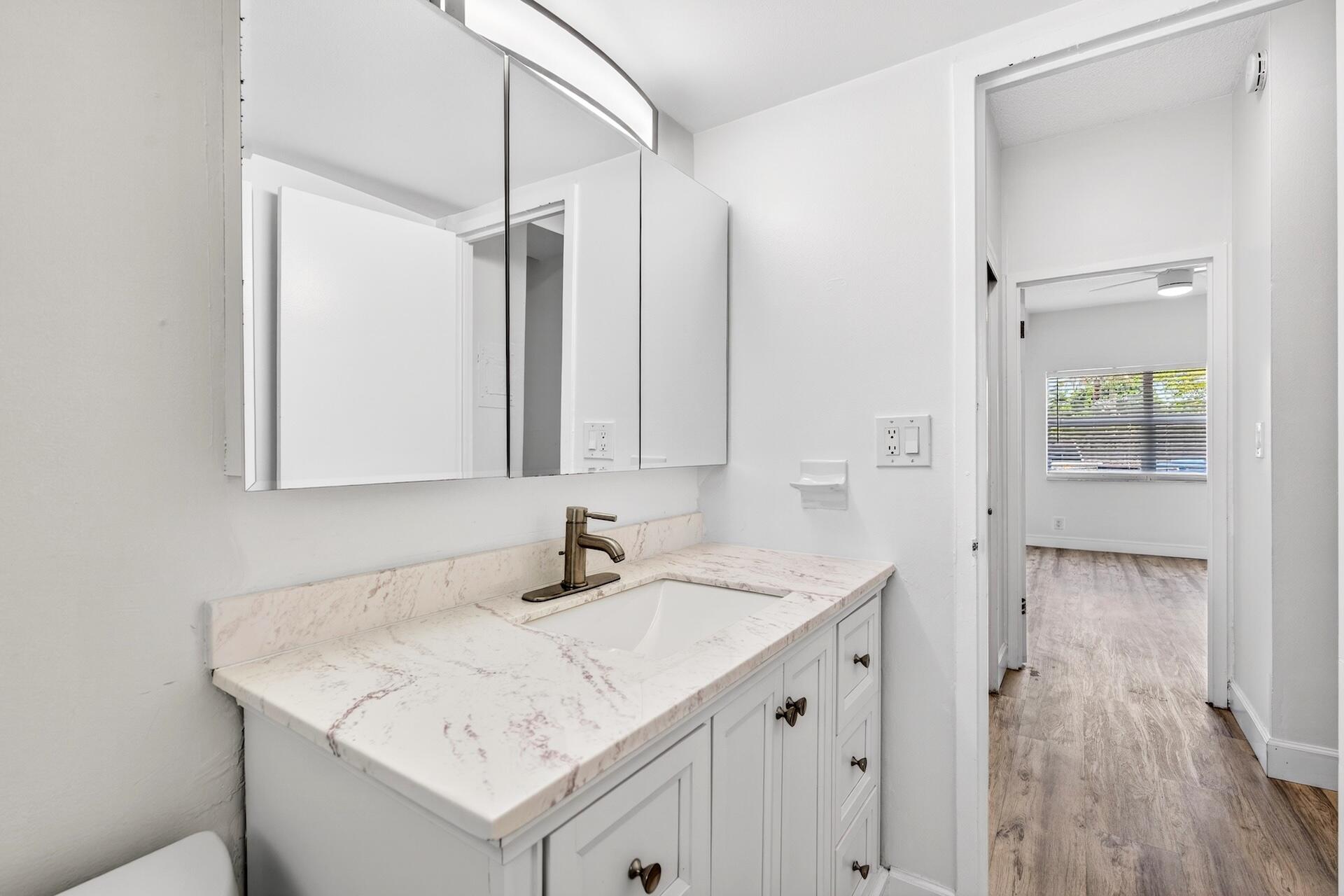2555 NE 11th #104, Fort Lauderdale FL 33304