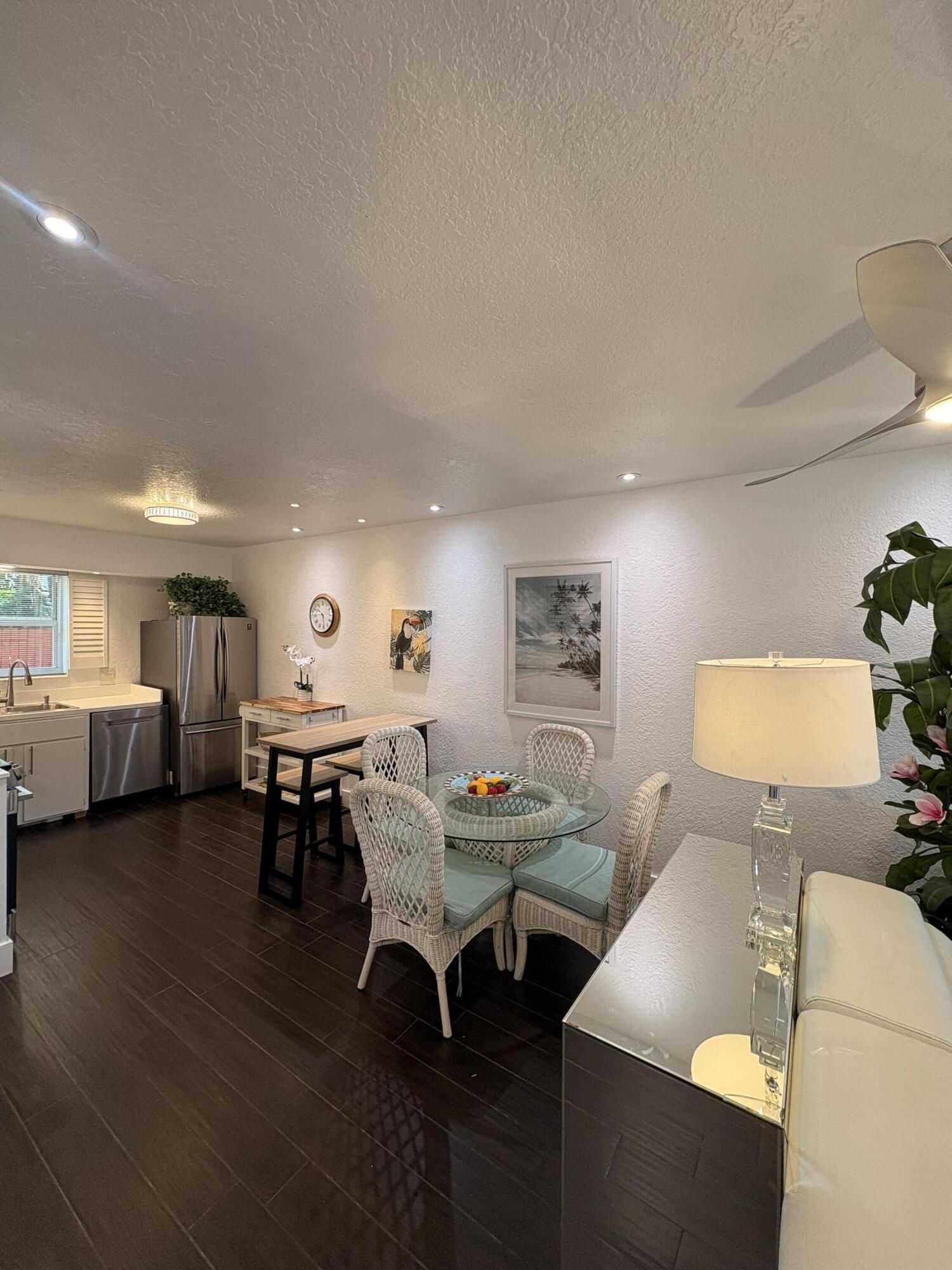 601 SE 5th #102, Fort Lauderdale FL 33301