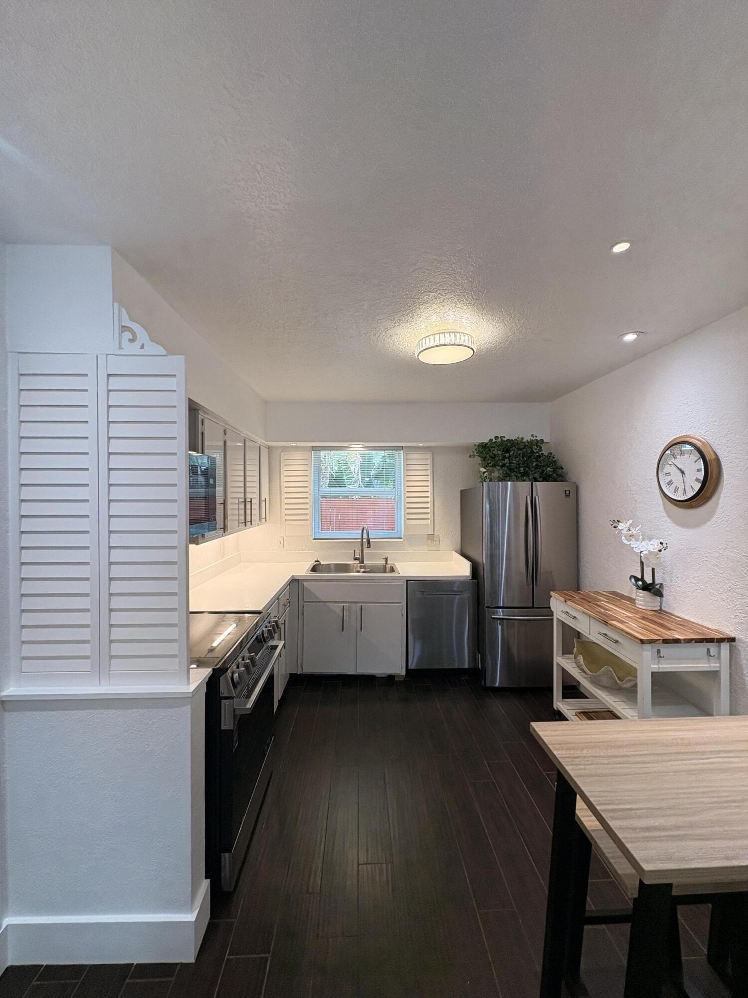 601 SE 5th #102, Fort Lauderdale FL 33301