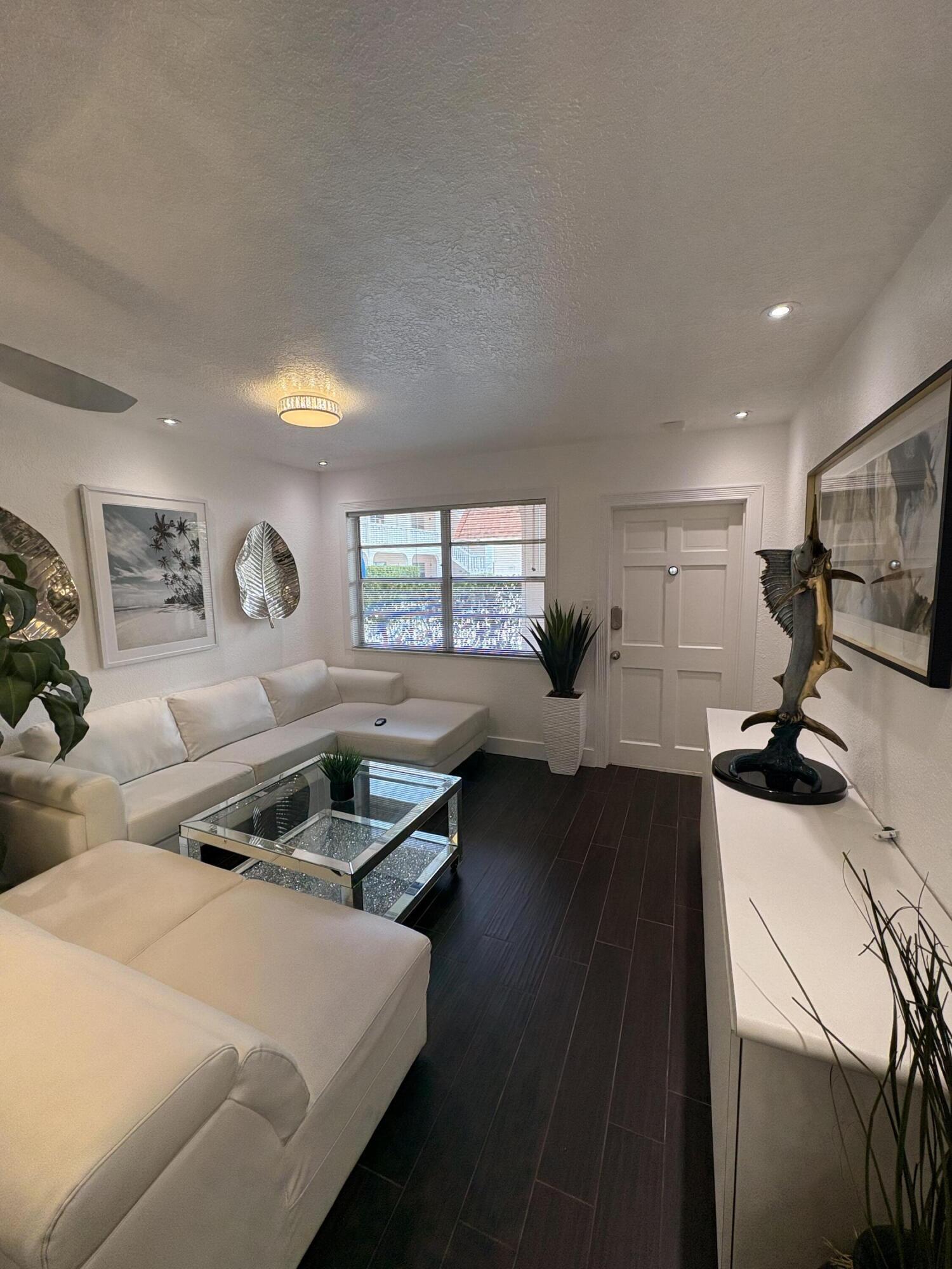 601 SE 5th #102, Fort Lauderdale FL 33301