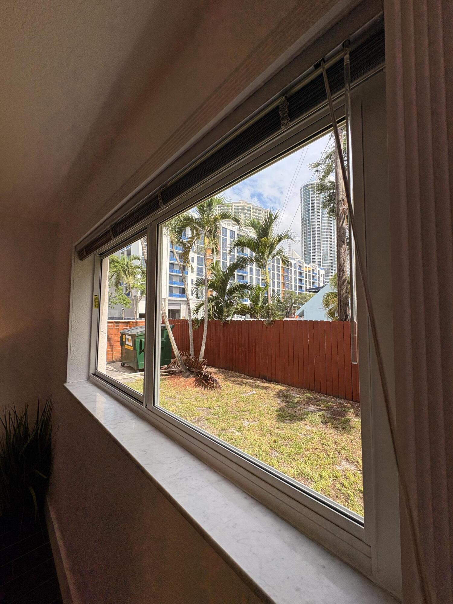 601 SE 5th #102, Fort Lauderdale FL 33301