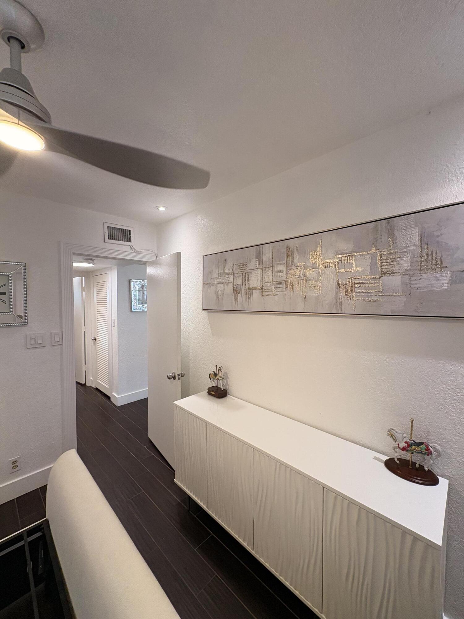 601 SE 5th #102, Fort Lauderdale FL 33301