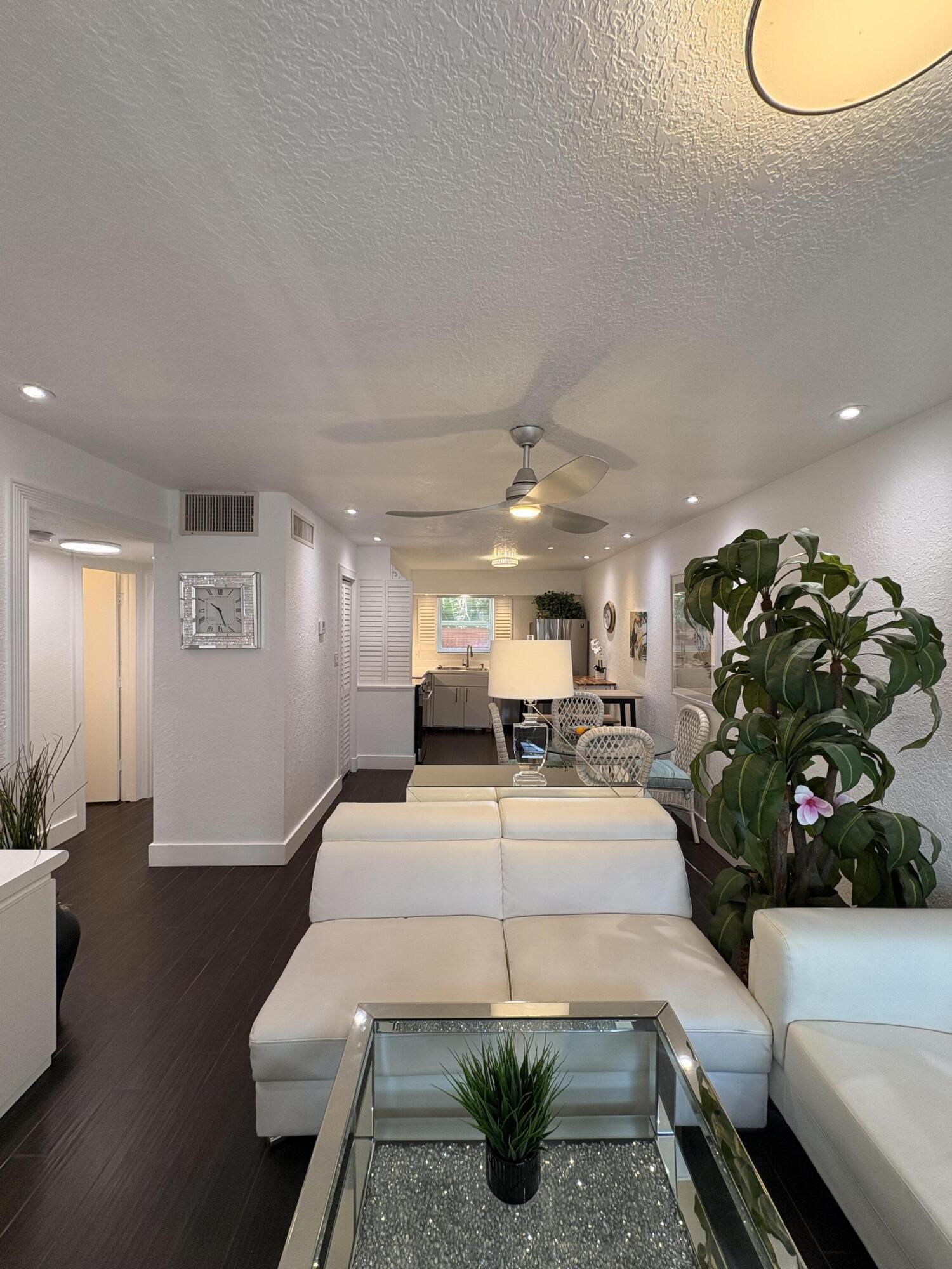 601 SE 5th #102, Fort Lauderdale FL 33301