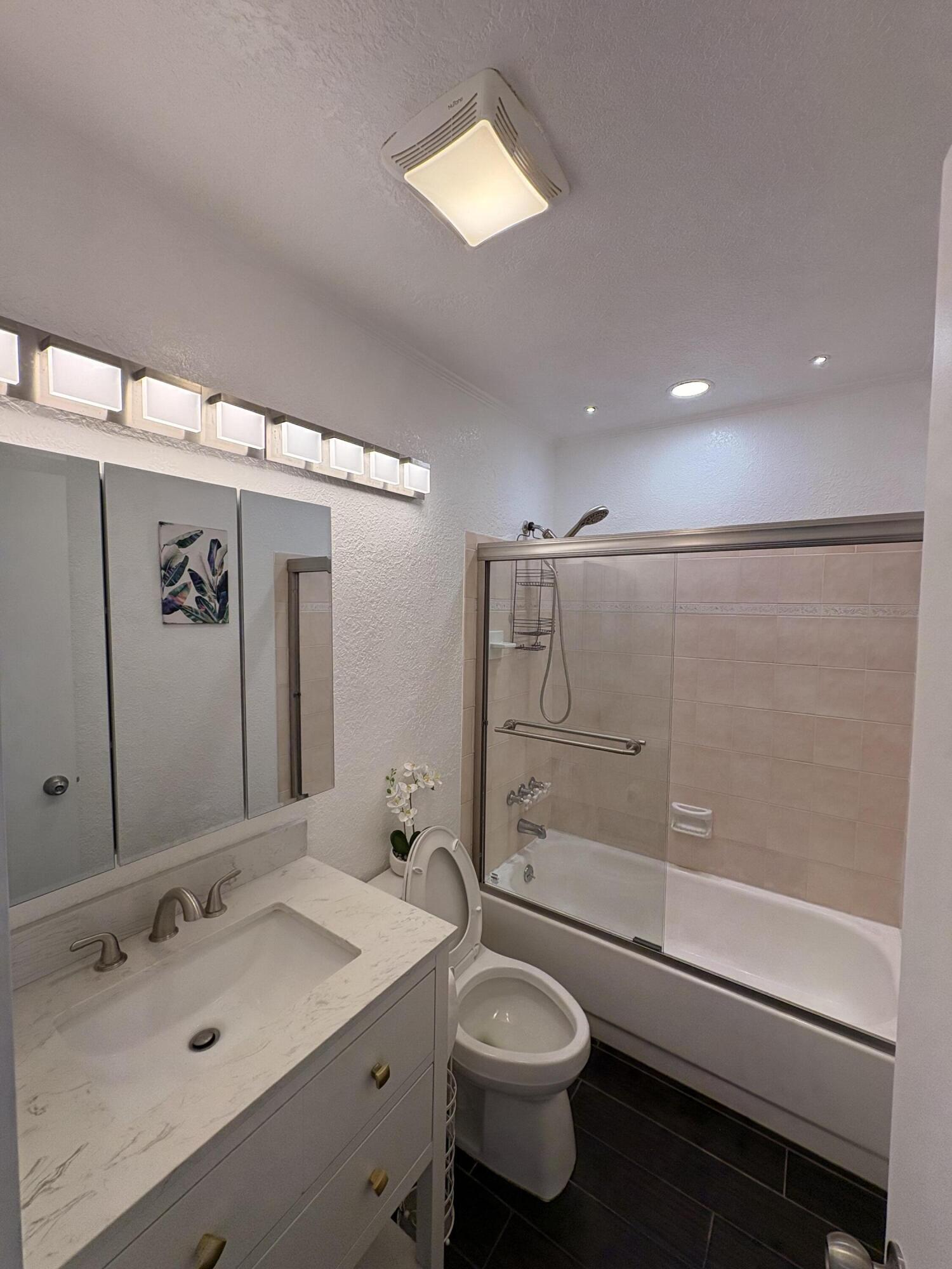601 SE 5th #102, Fort Lauderdale FL 33301
