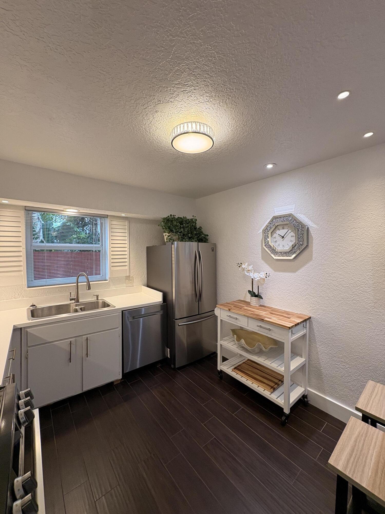 601 SE 5th #102, Fort Lauderdale FL 33301
