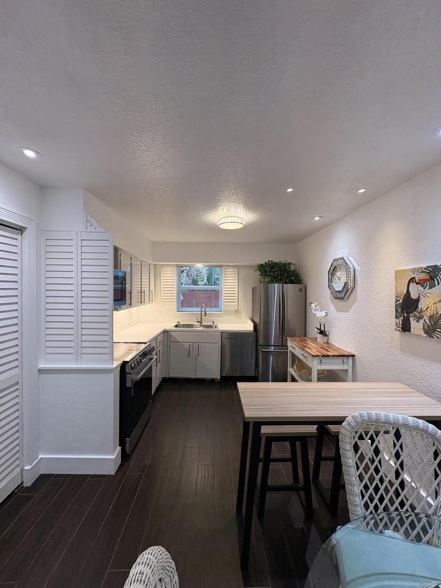 601 SE 5th #102, Fort Lauderdale FL 33301