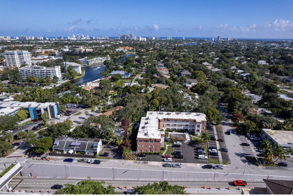 601 SE 5th #102, Fort Lauderdale FL 33301