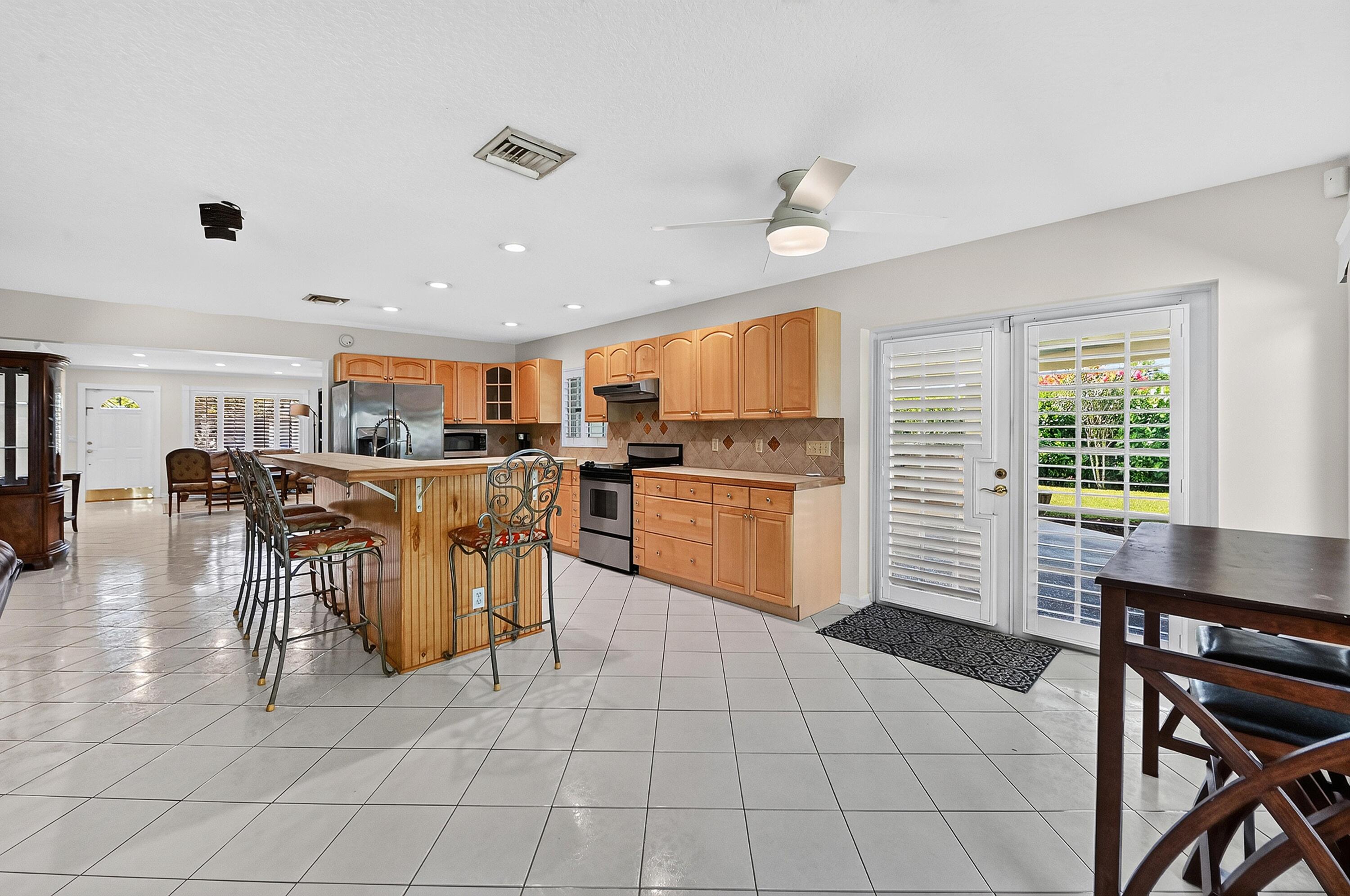 313 Poe, Palm Springs FL 33461