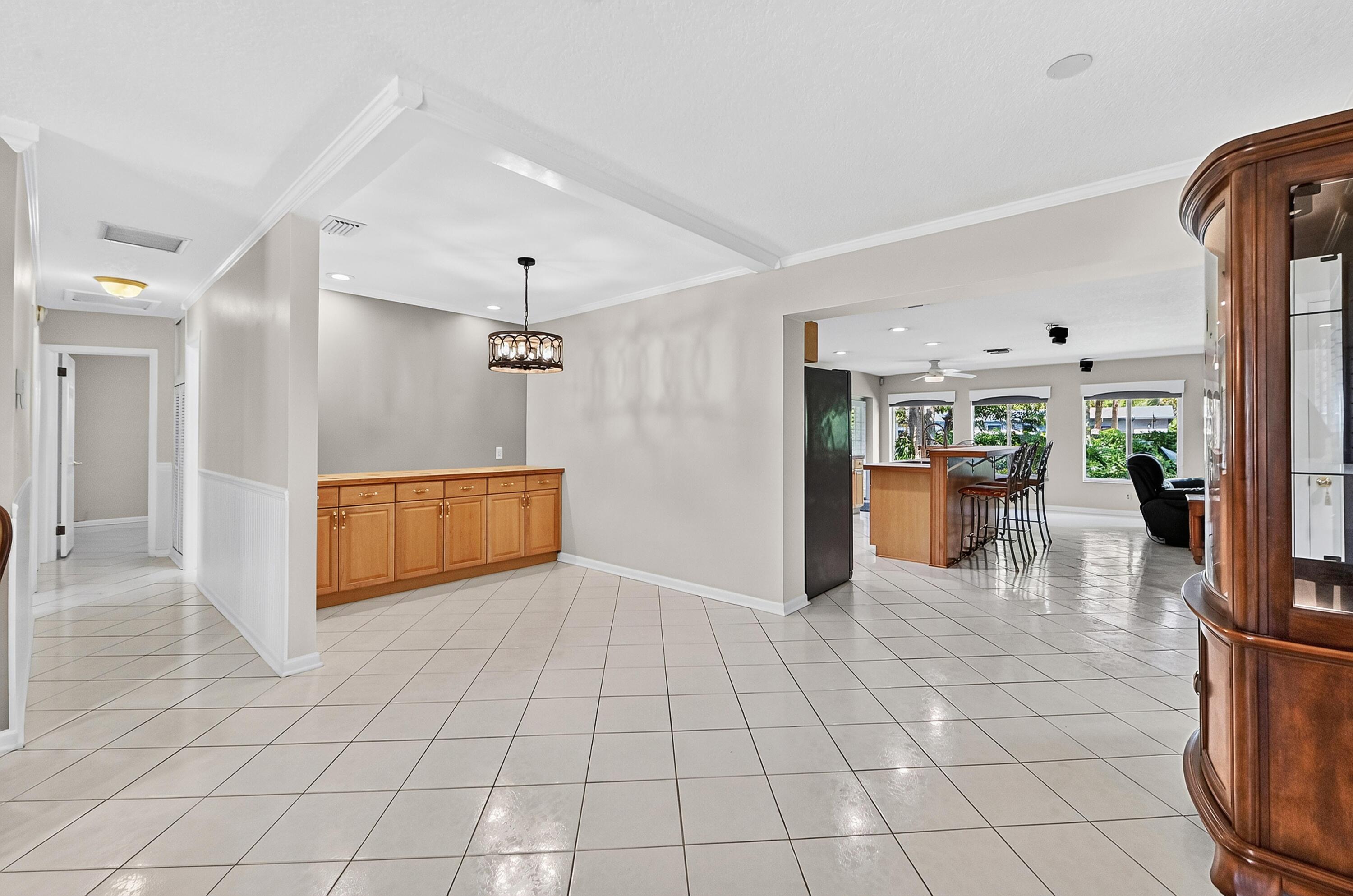 313 Poe, Palm Springs FL 33461