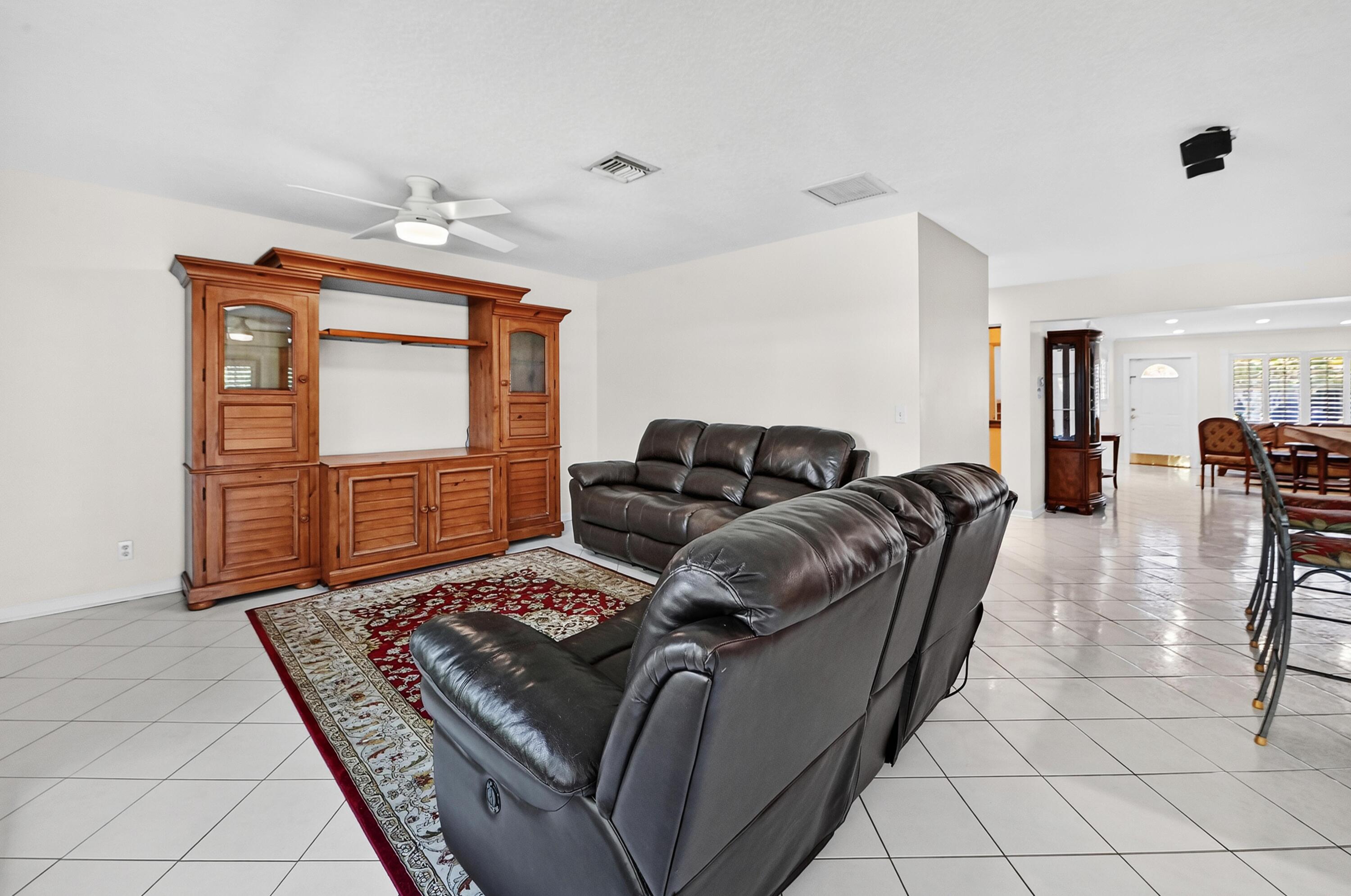 313 Poe, Palm Springs FL 33461