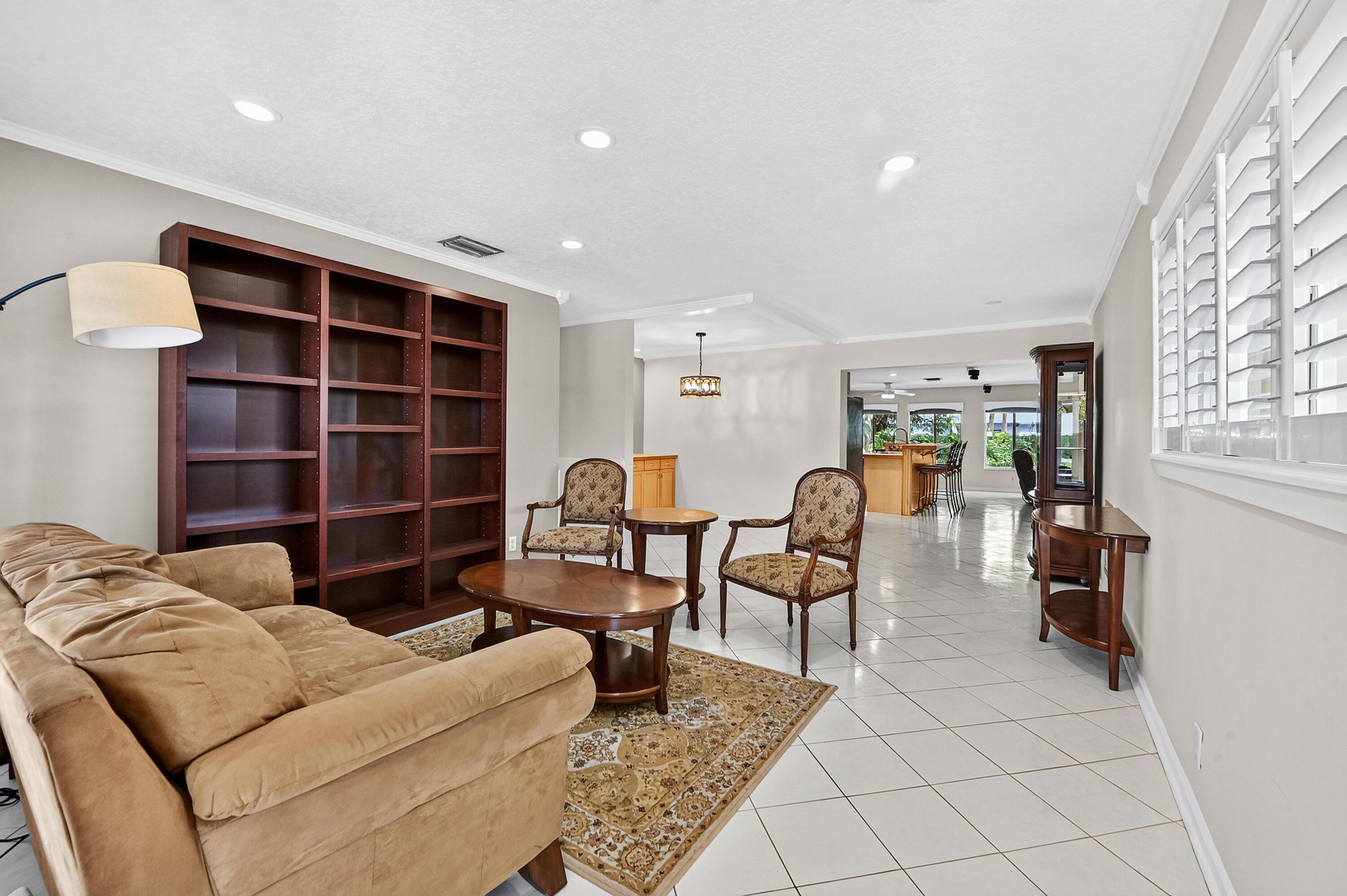 313 Poe, Palm Springs FL 33461