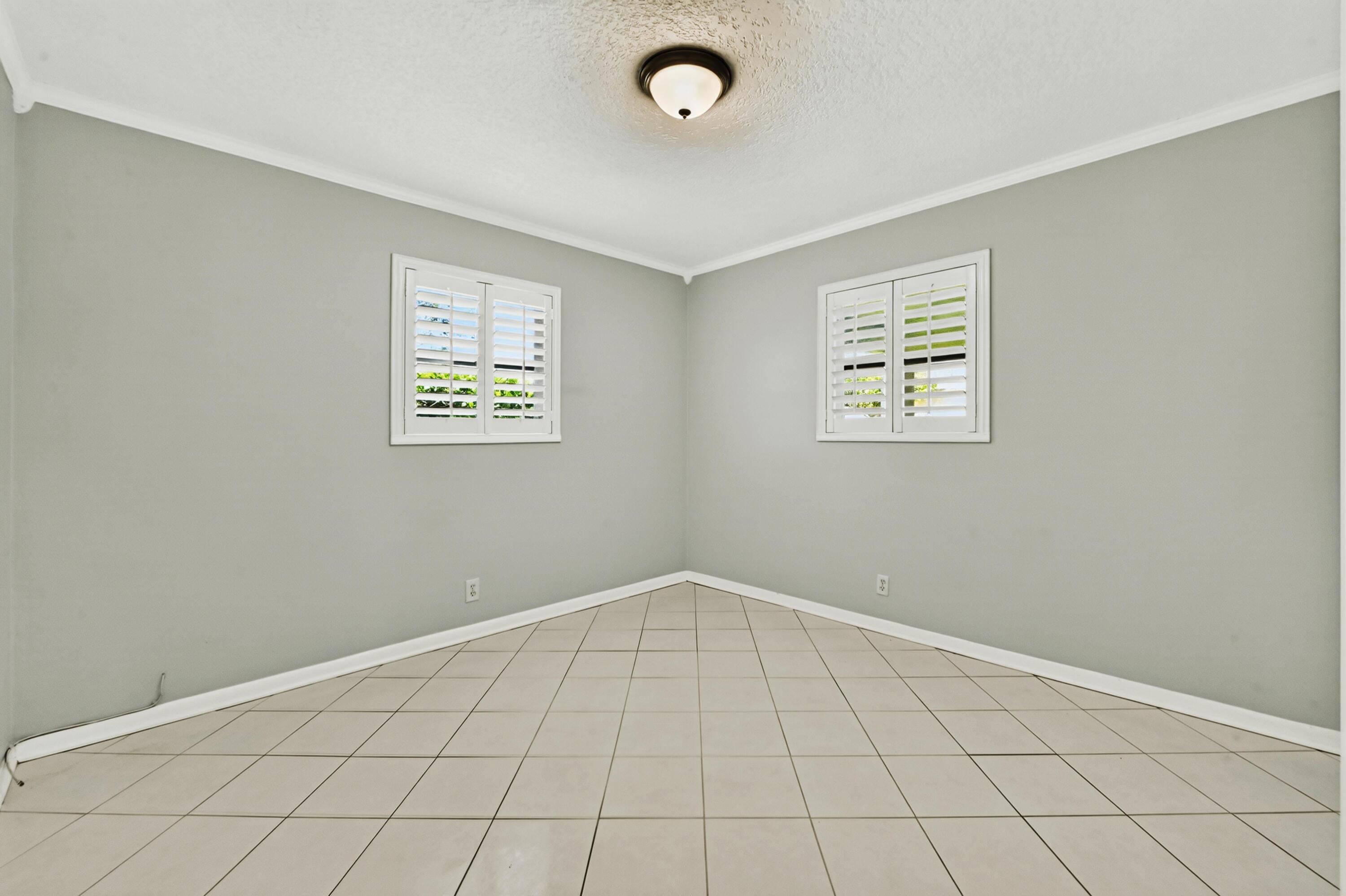 313 Poe, Palm Springs FL 33461