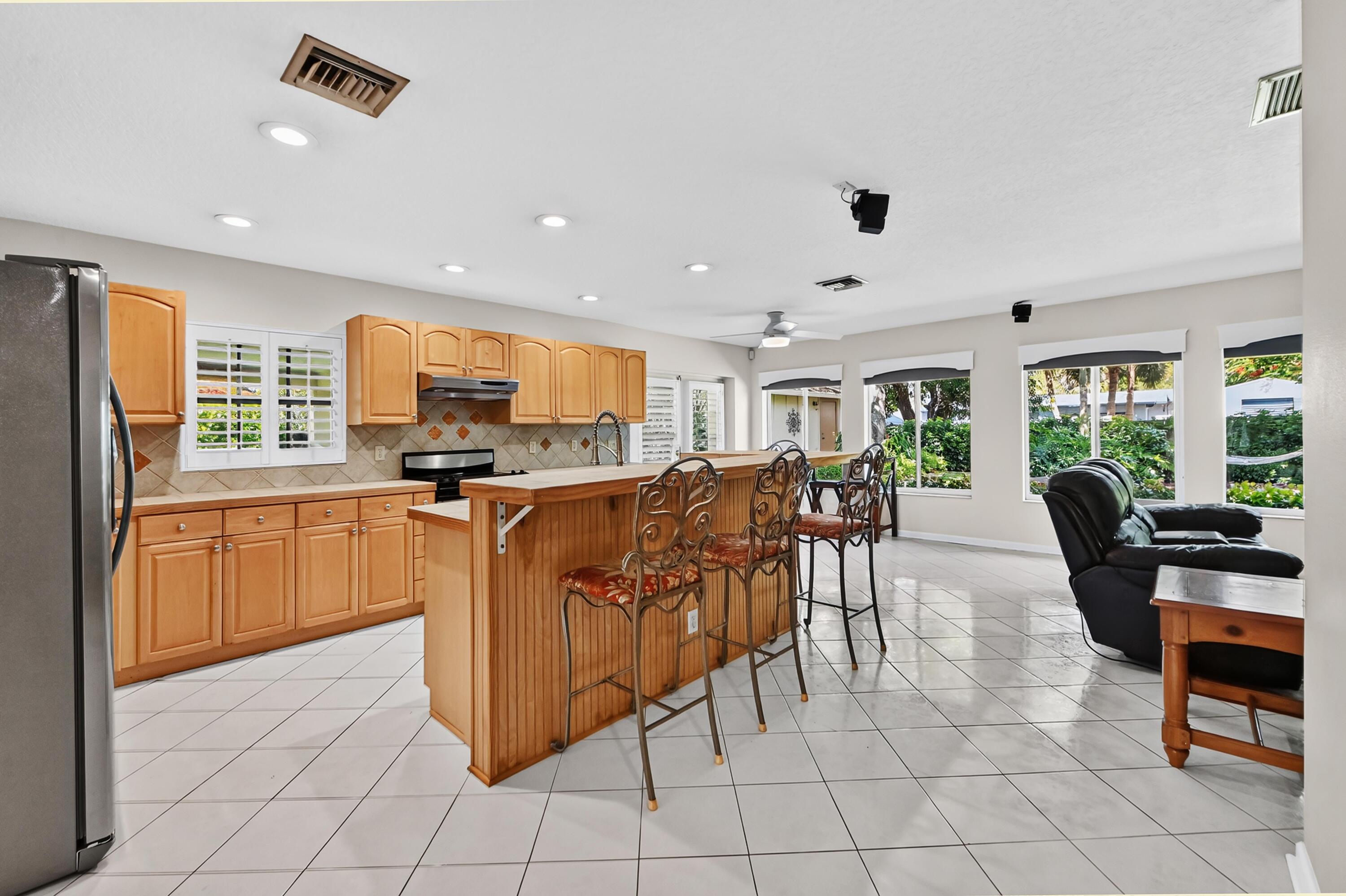 313 Poe, Palm Springs FL 33461