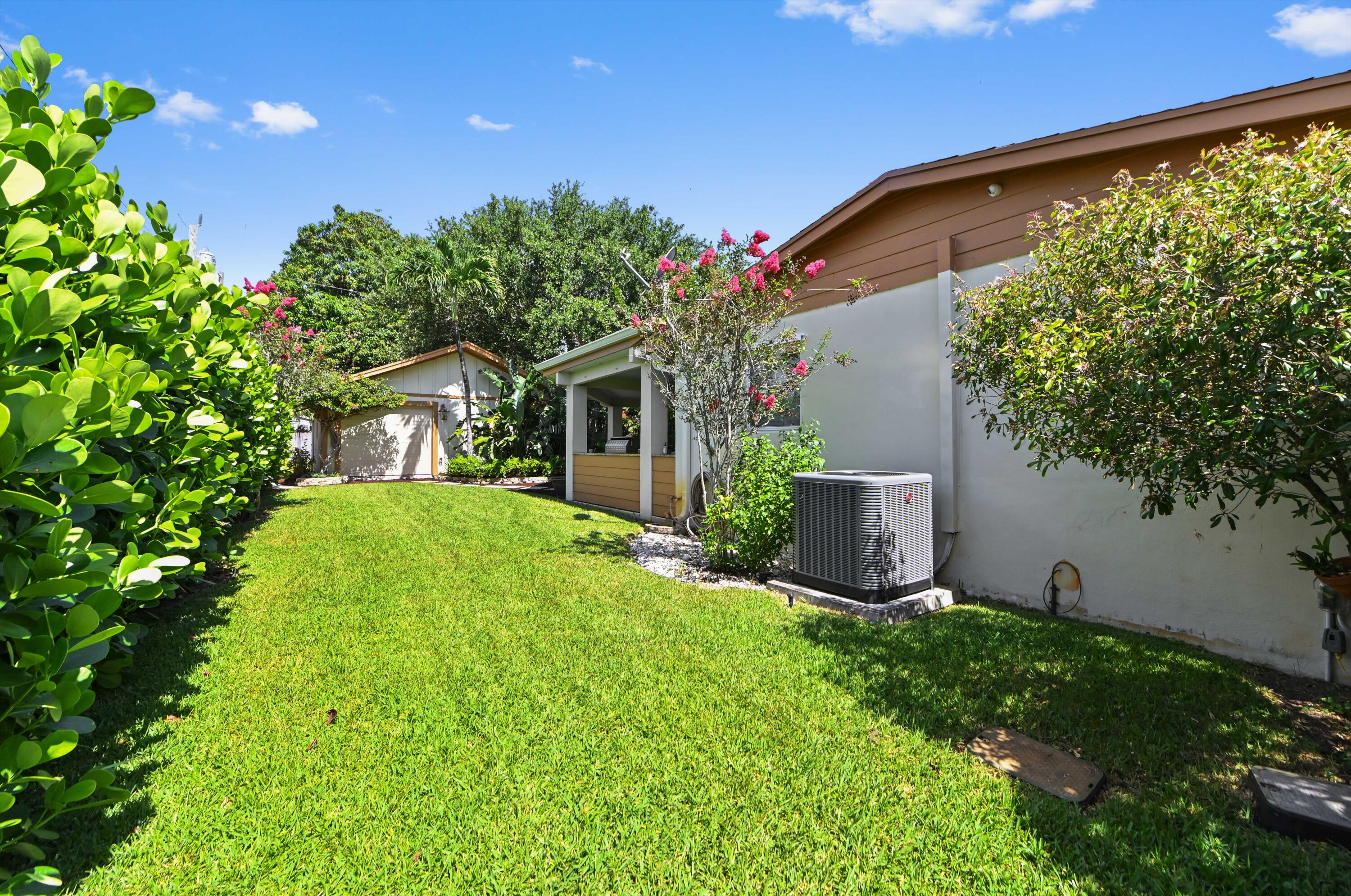 313 Poe, Palm Springs FL 33461