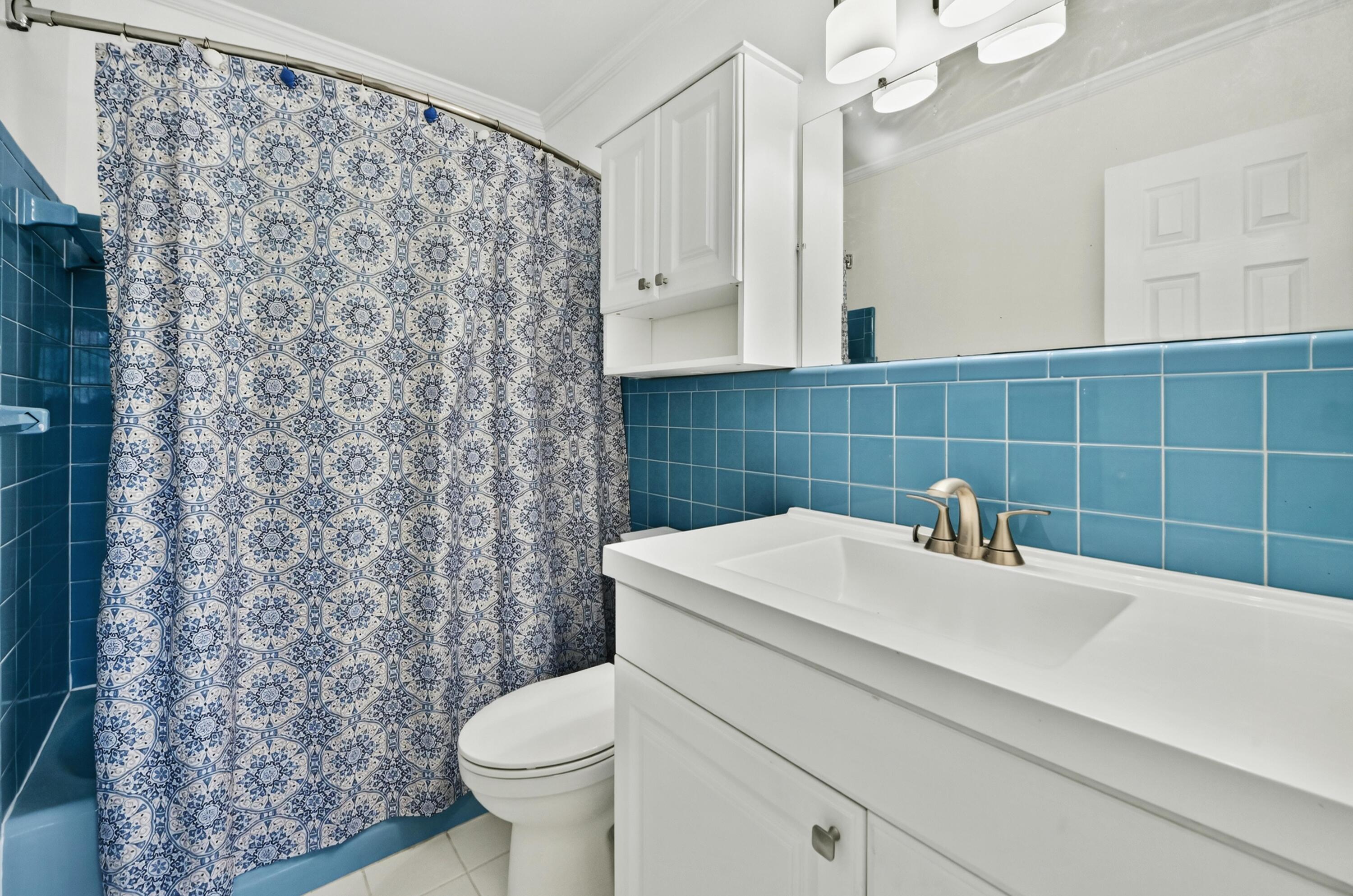 313 Poe, Palm Springs FL 33461