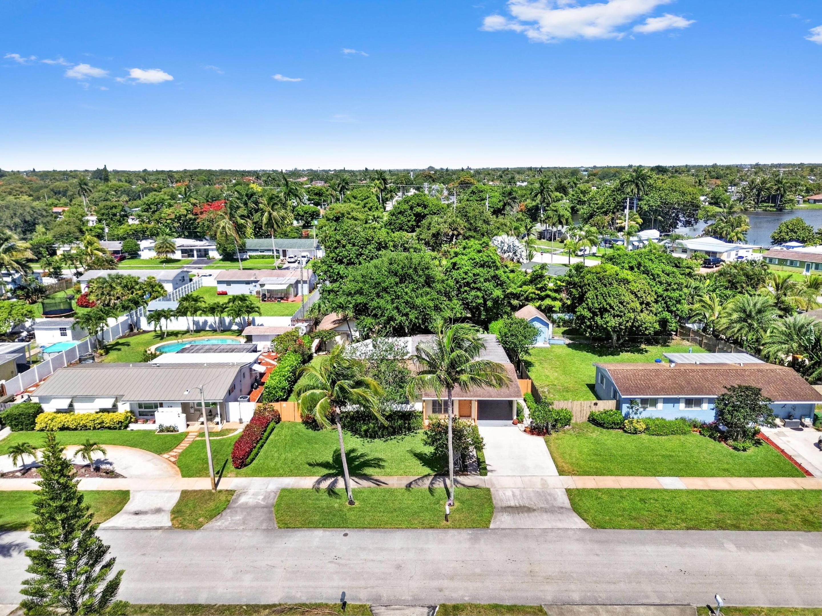 313 Poe, Palm Springs FL 33461