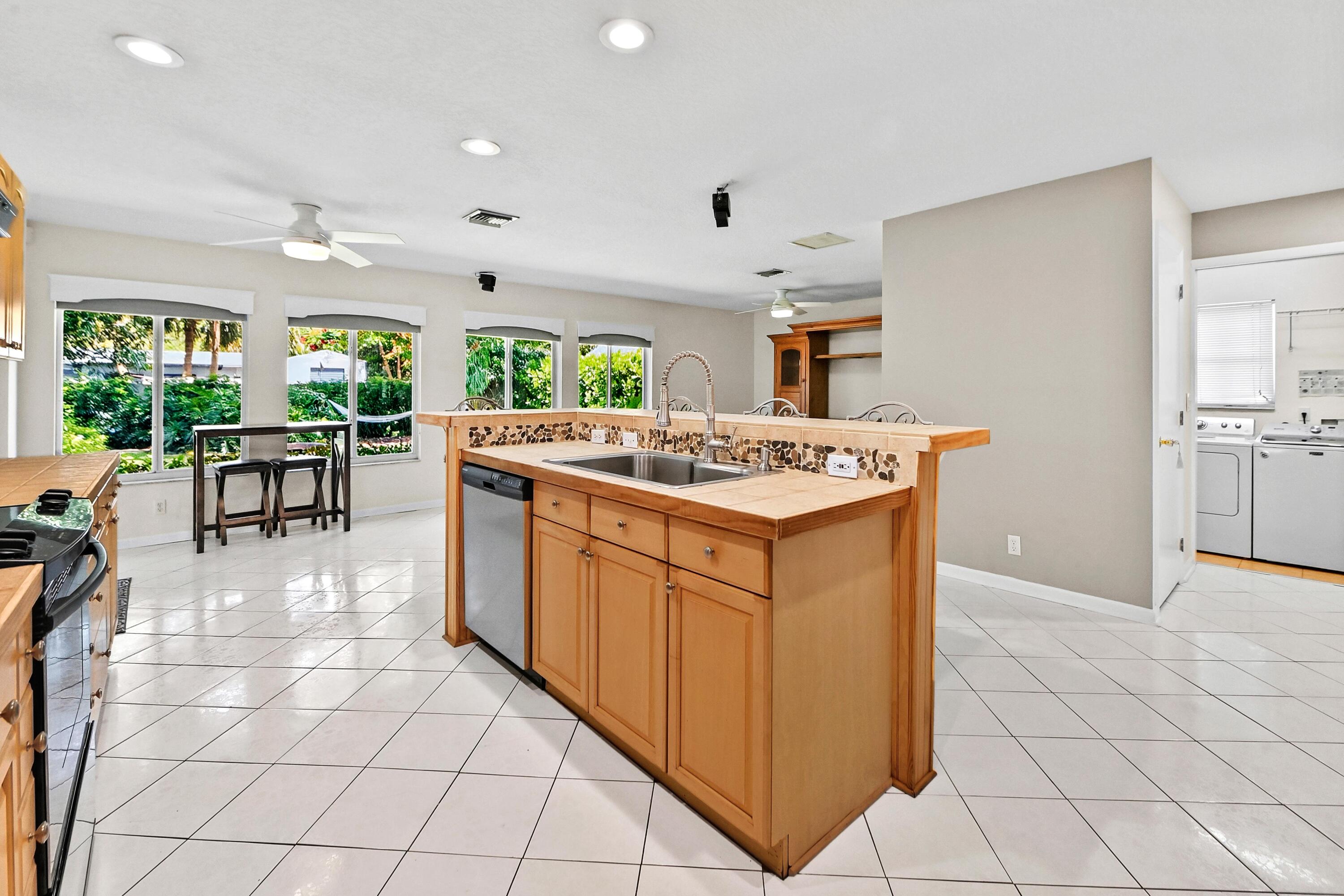 313 Poe, Palm Springs FL 33461