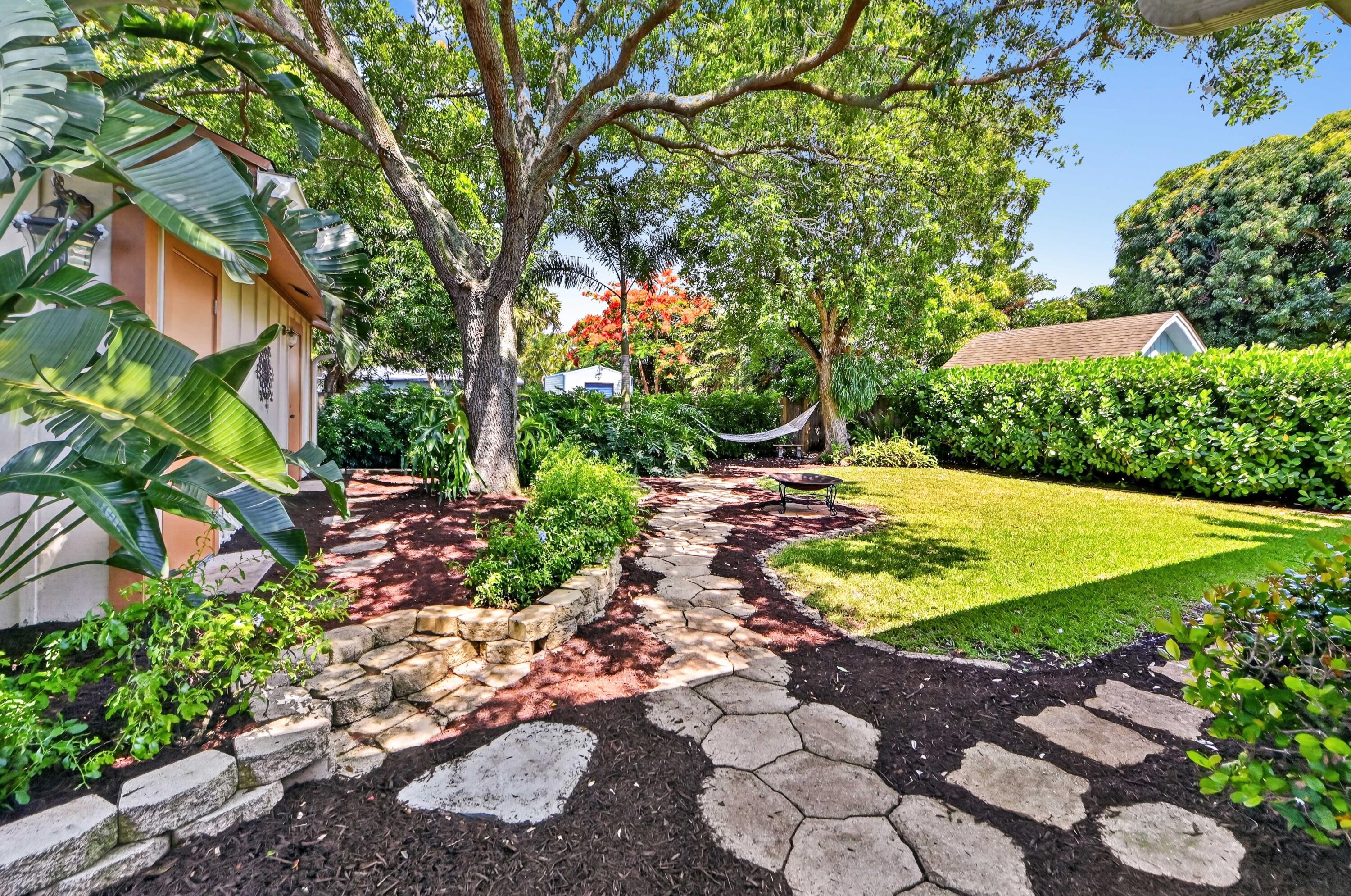 313 Poe, Palm Springs FL 33461