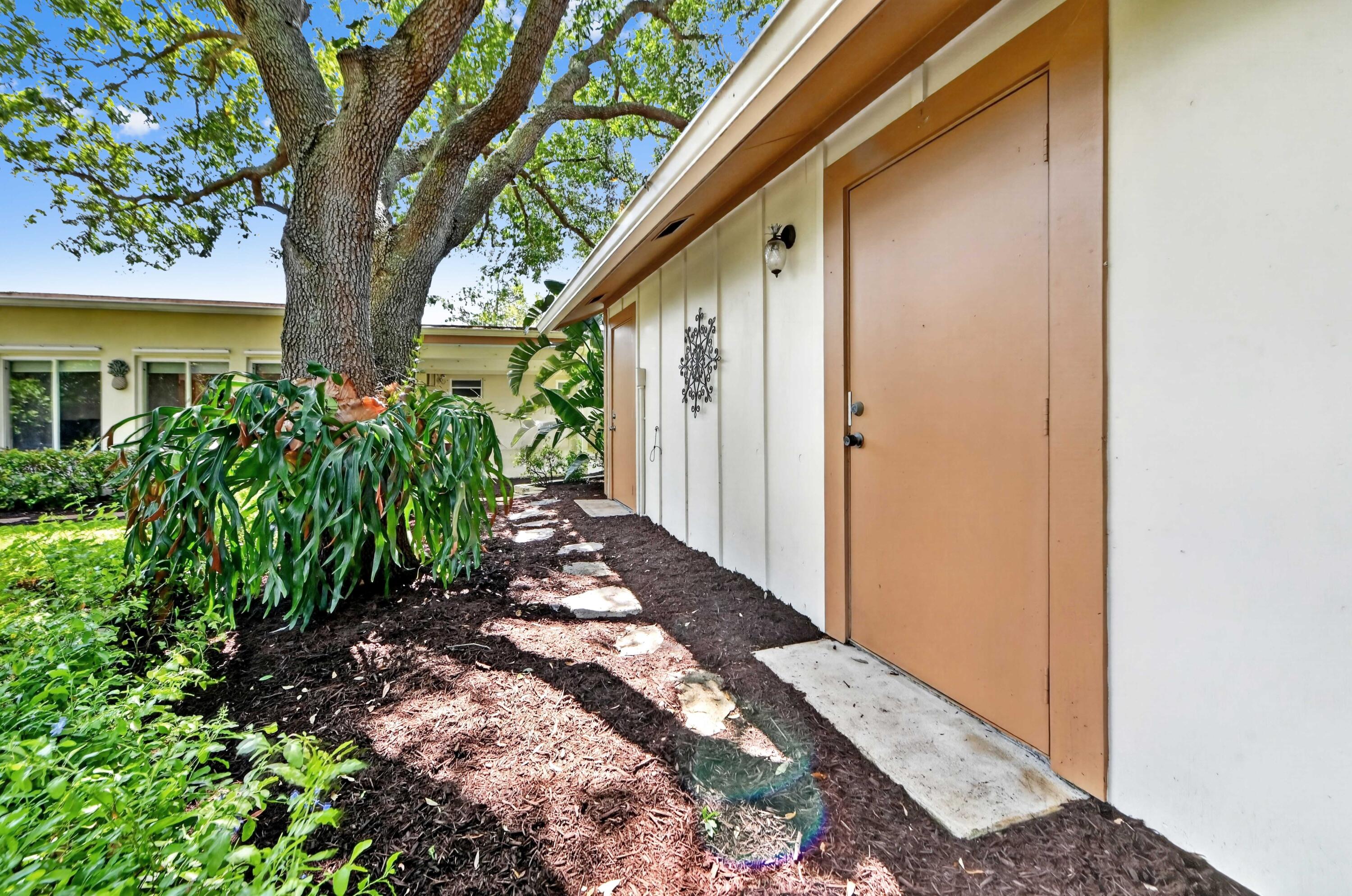313 Poe, Palm Springs FL 33461