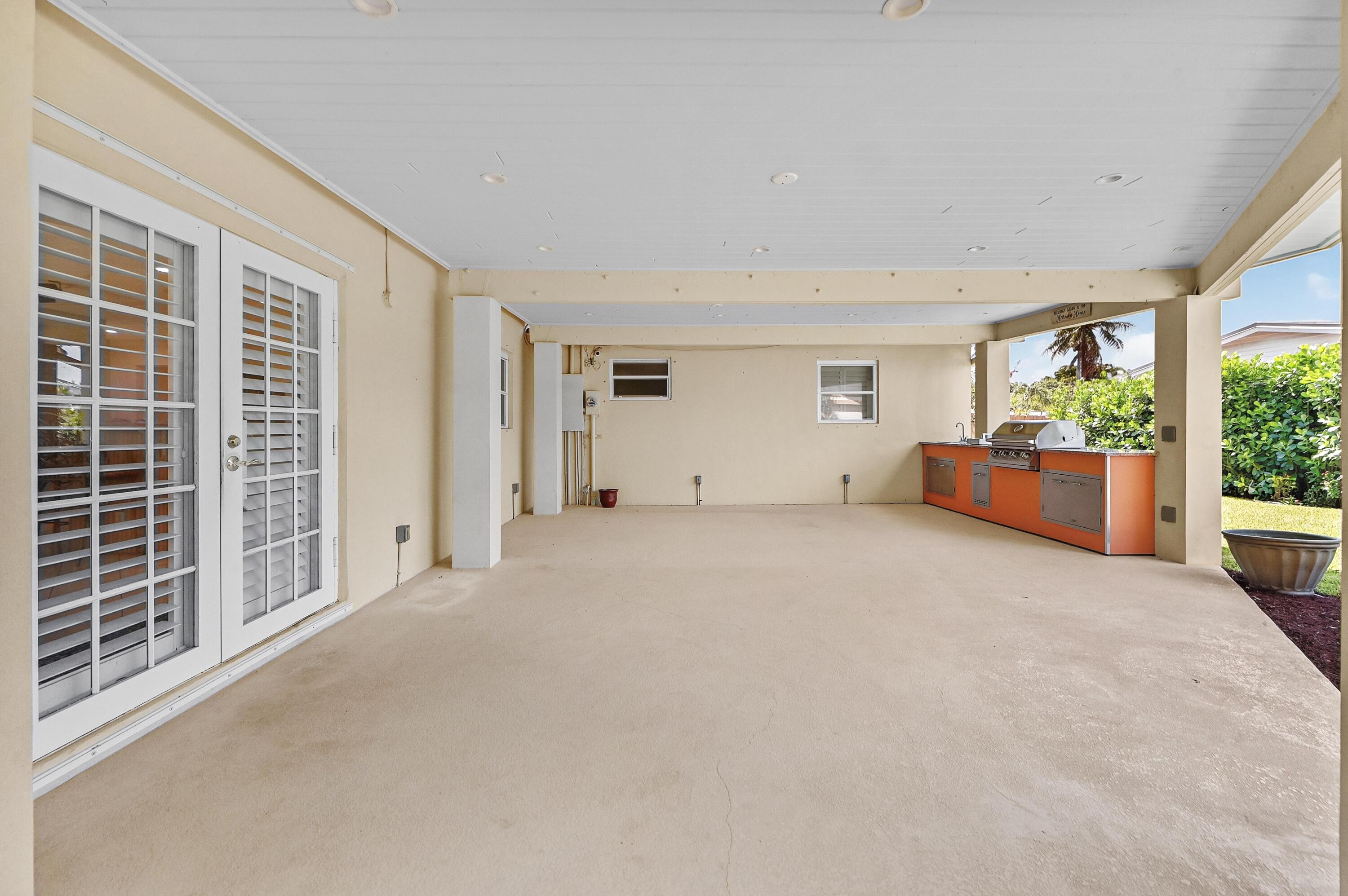 313 Poe, Palm Springs FL 33461
