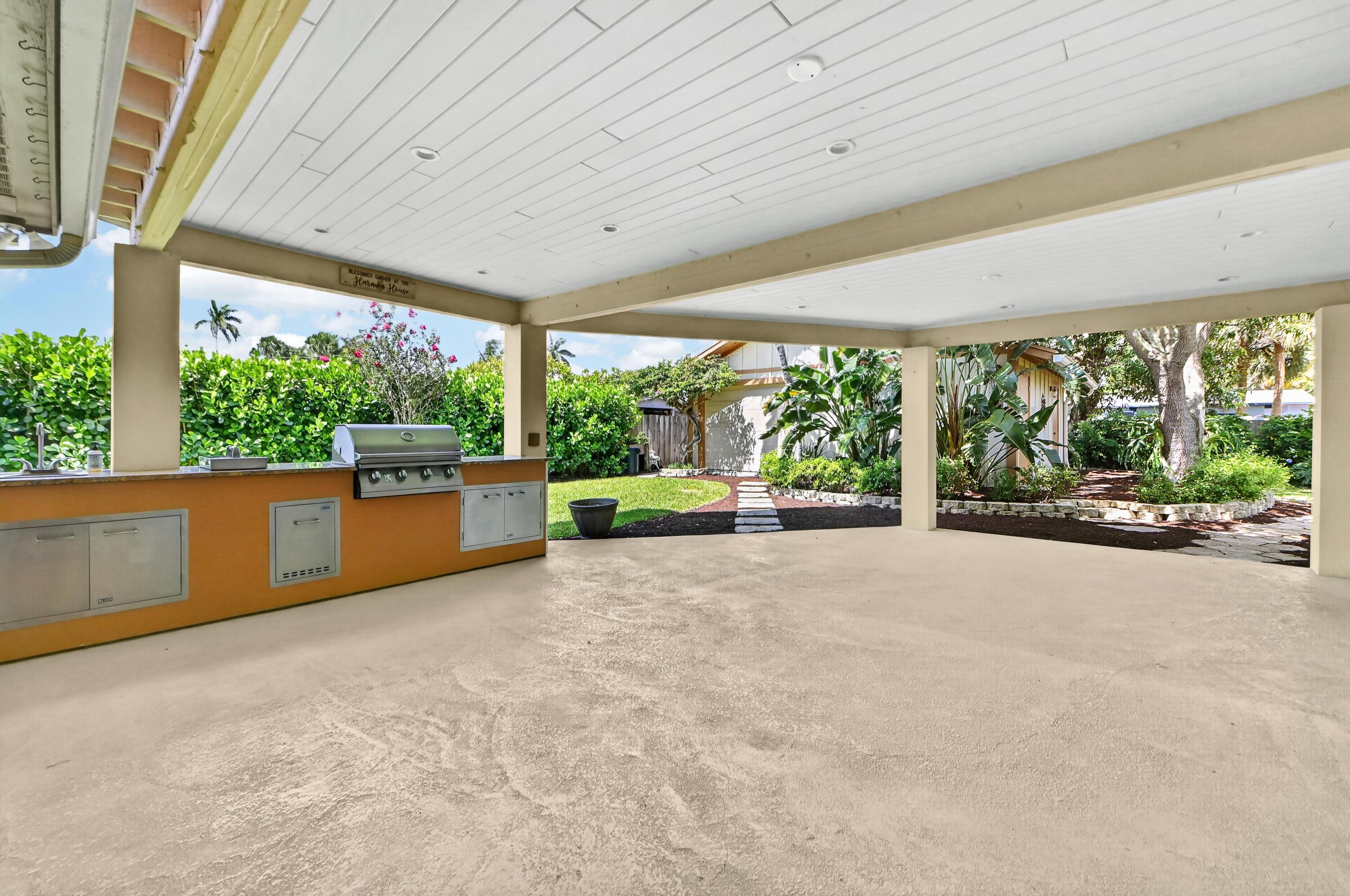 313 Poe, Palm Springs FL 33461