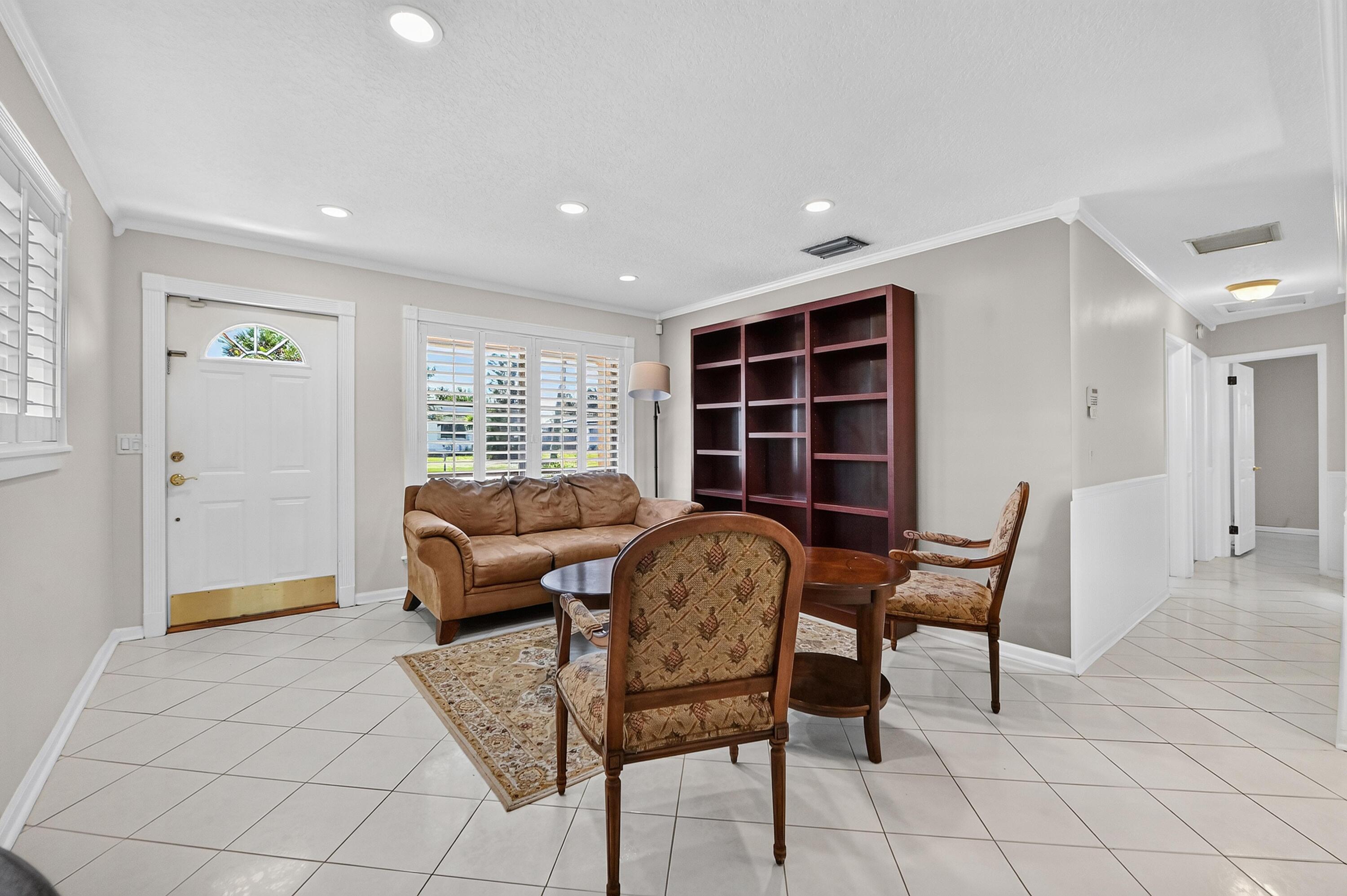 313 Poe, Palm Springs FL 33461