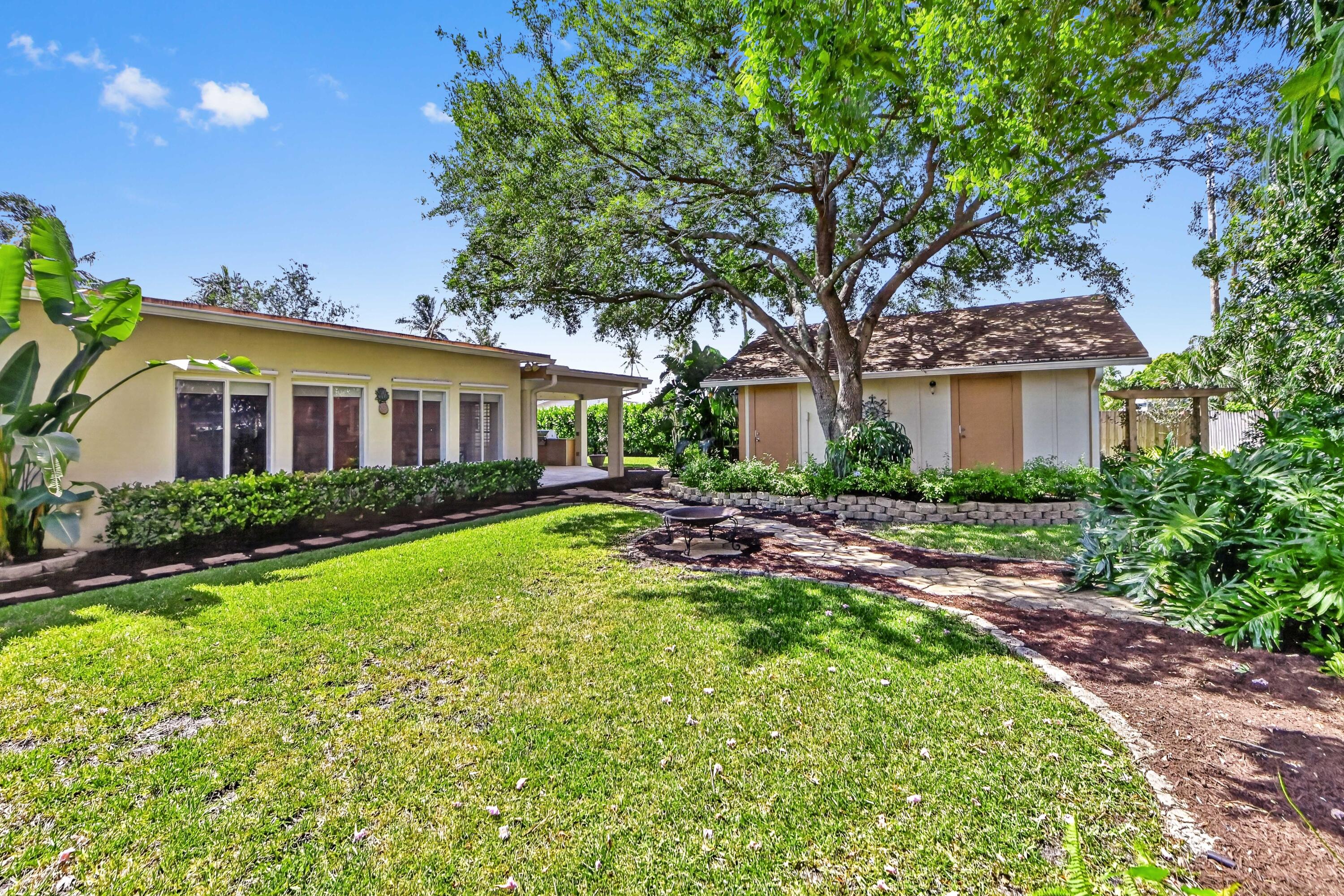 313 Poe, Palm Springs FL 33461