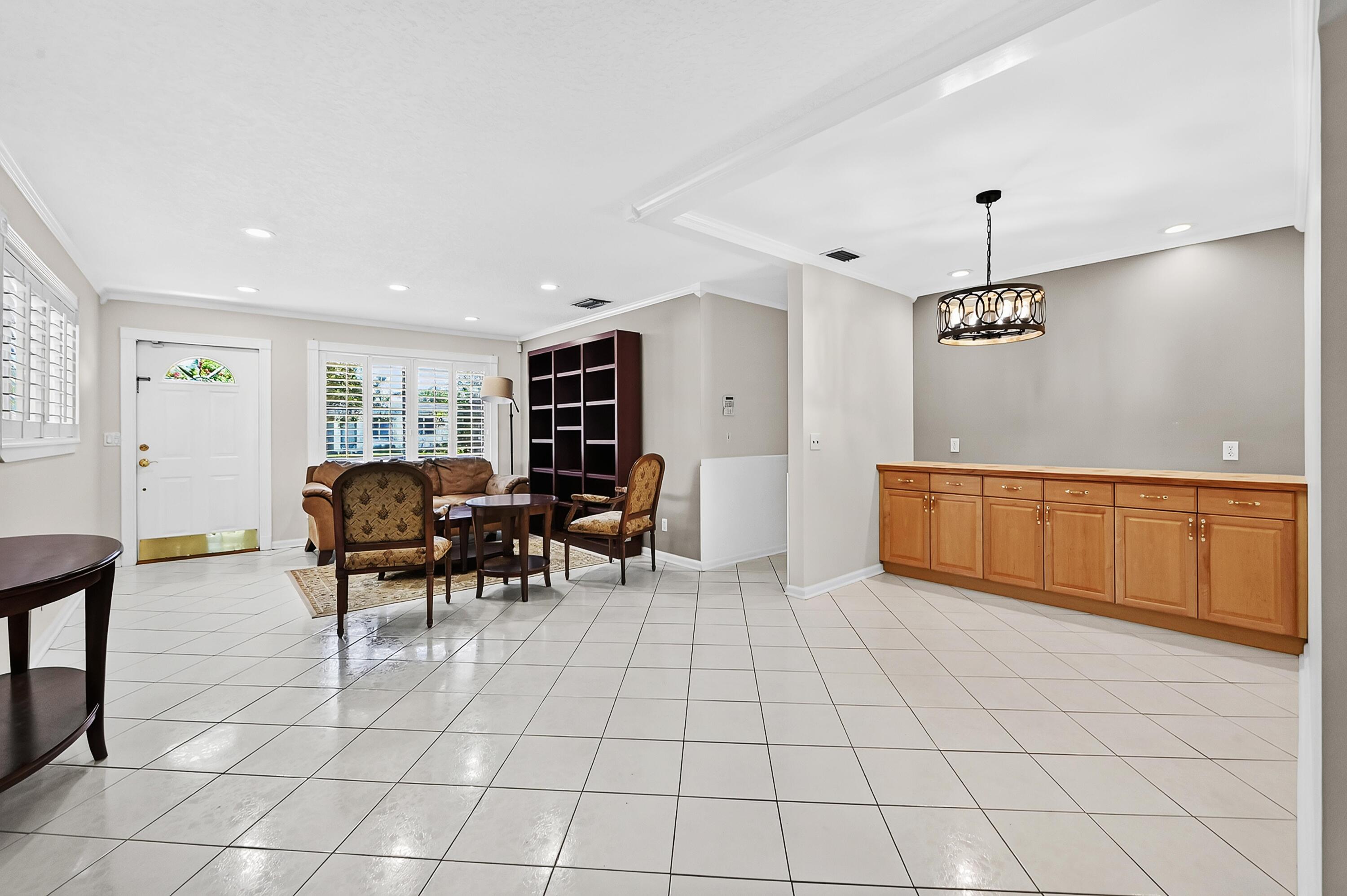 313 Poe, Palm Springs FL 33461