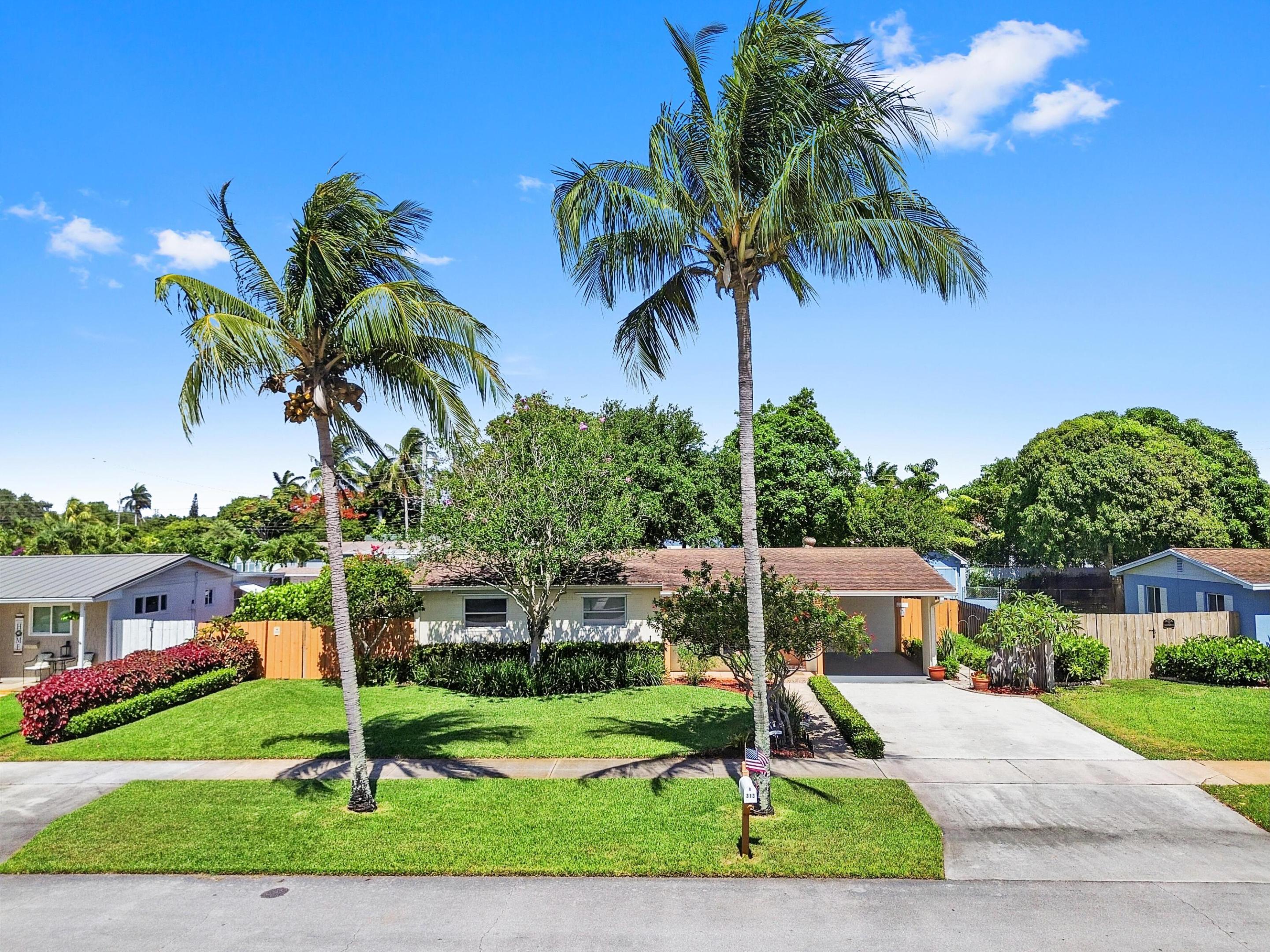 313 Poe, Palm Springs FL 33461