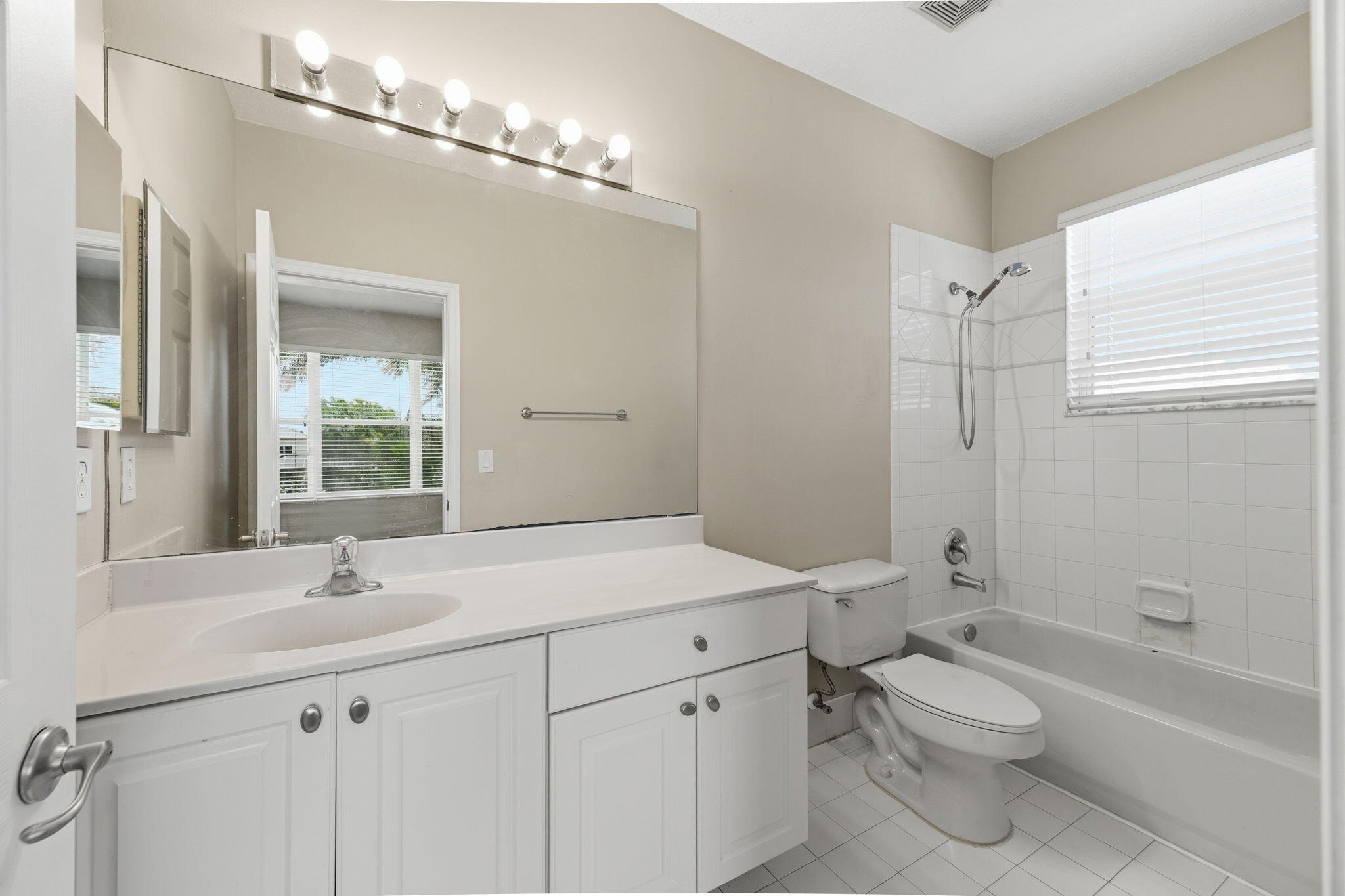126 Magnolia, Jupiter FL 33469