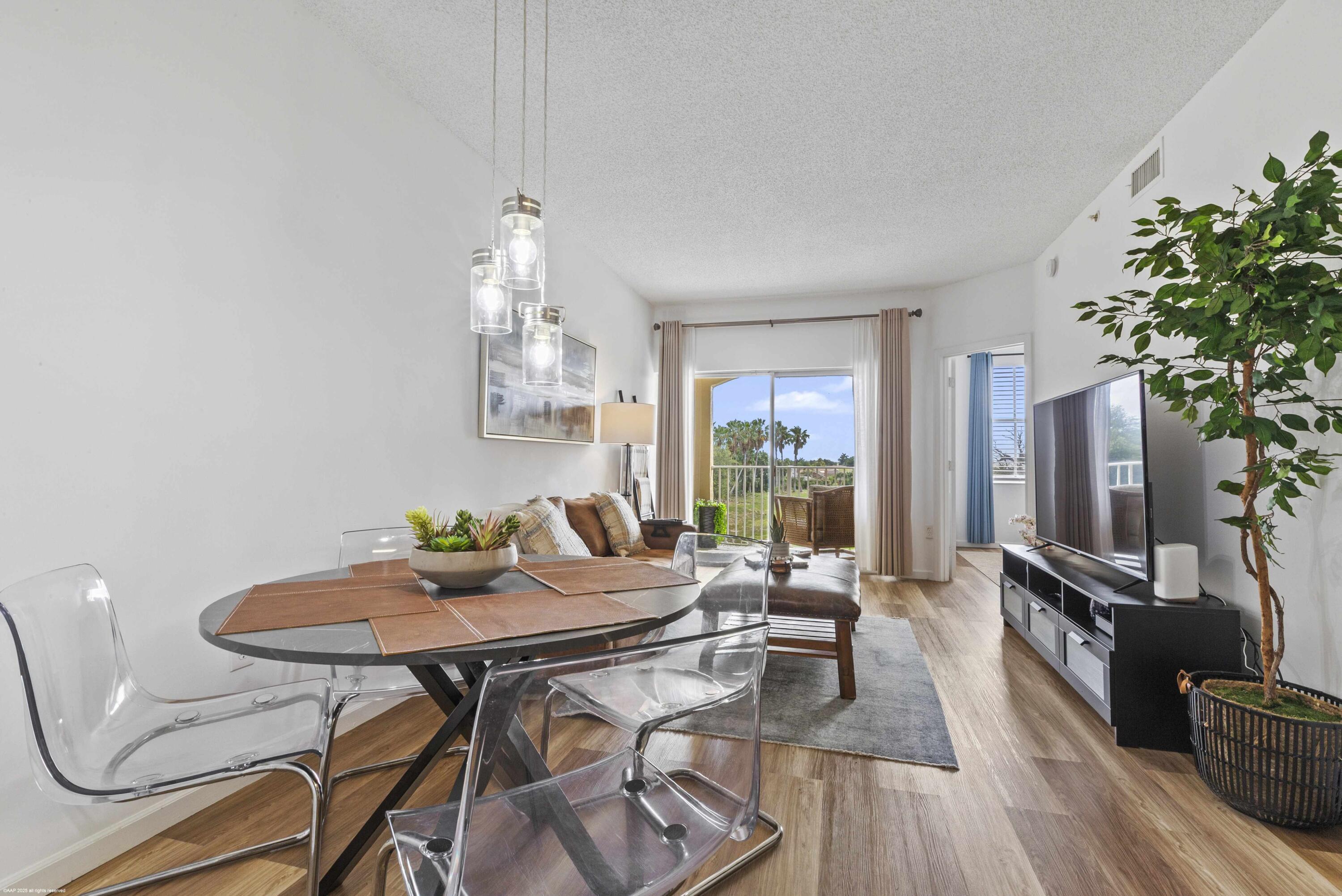 2060 Greenview Shores #318, Wellington FL 33414