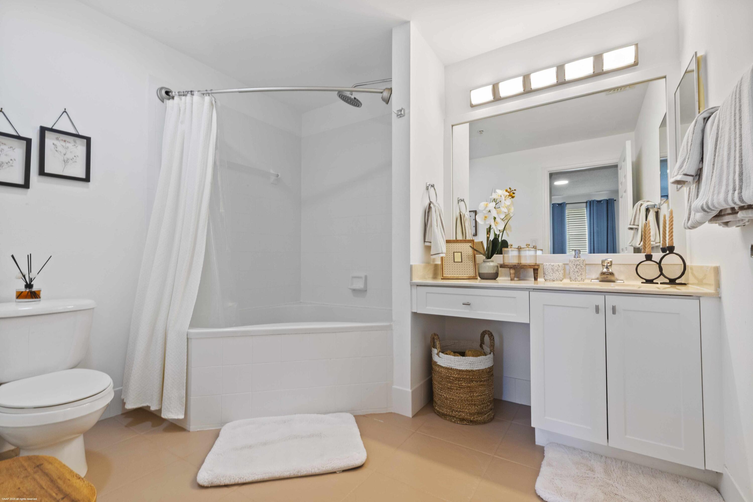 2060 Greenview Shores #318, Wellington FL 33414