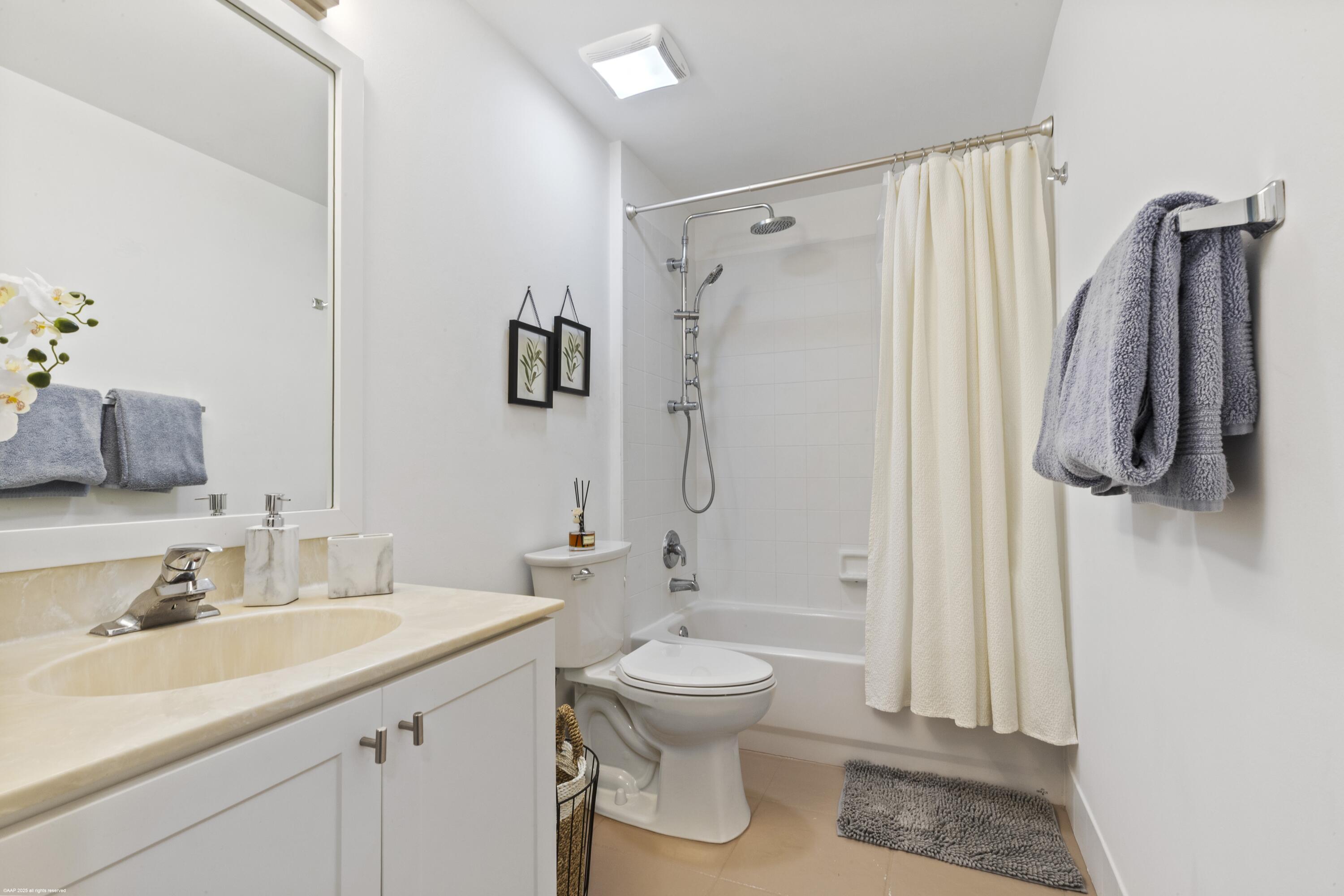 2060 Greenview Shores #318, Wellington FL 33414