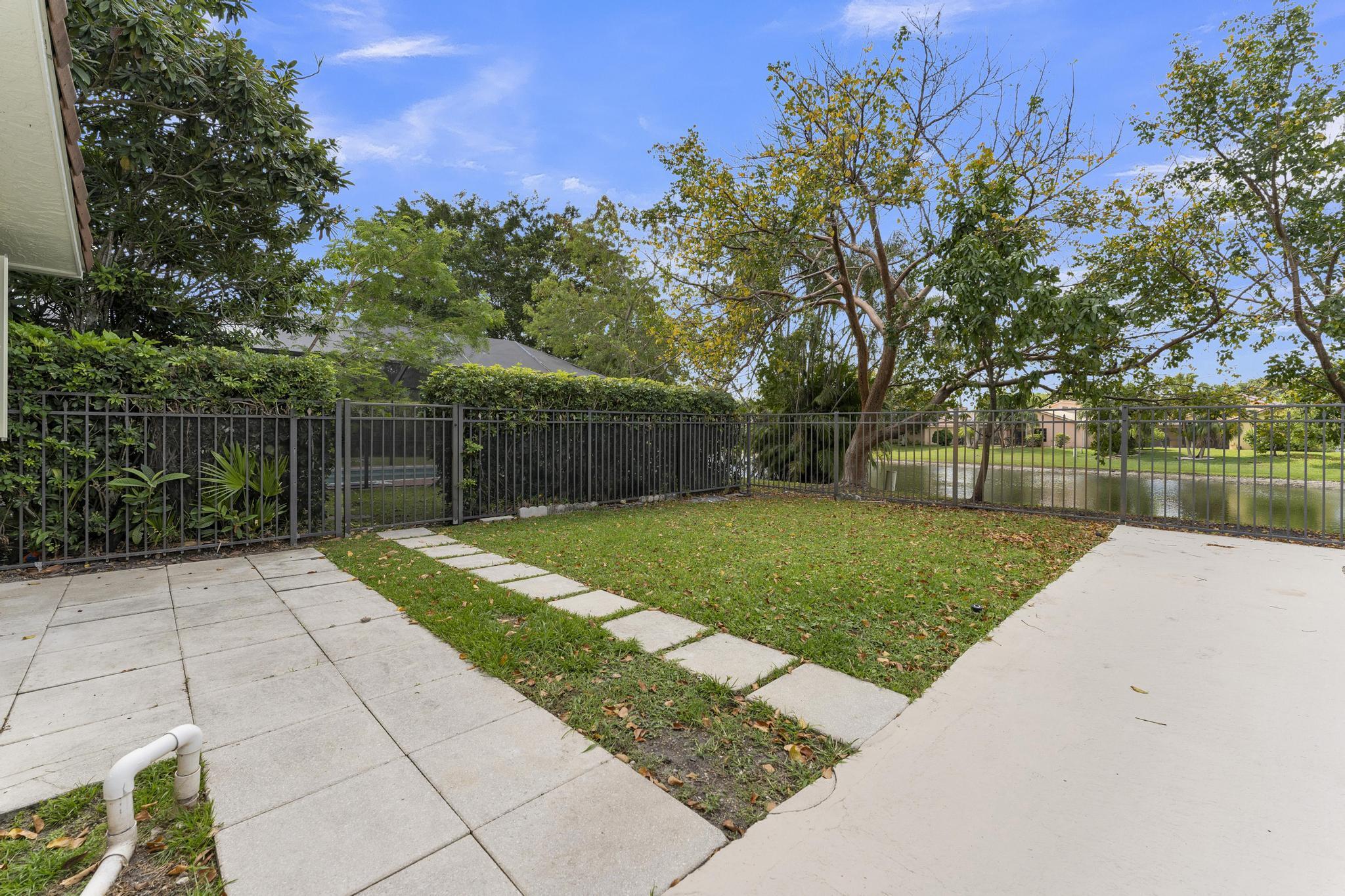 10084 Camelback, Boca Raton FL 33498