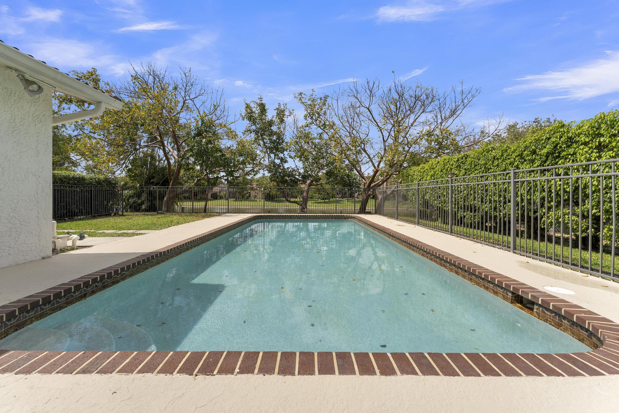 10084 Camelback, Boca Raton FL 33498