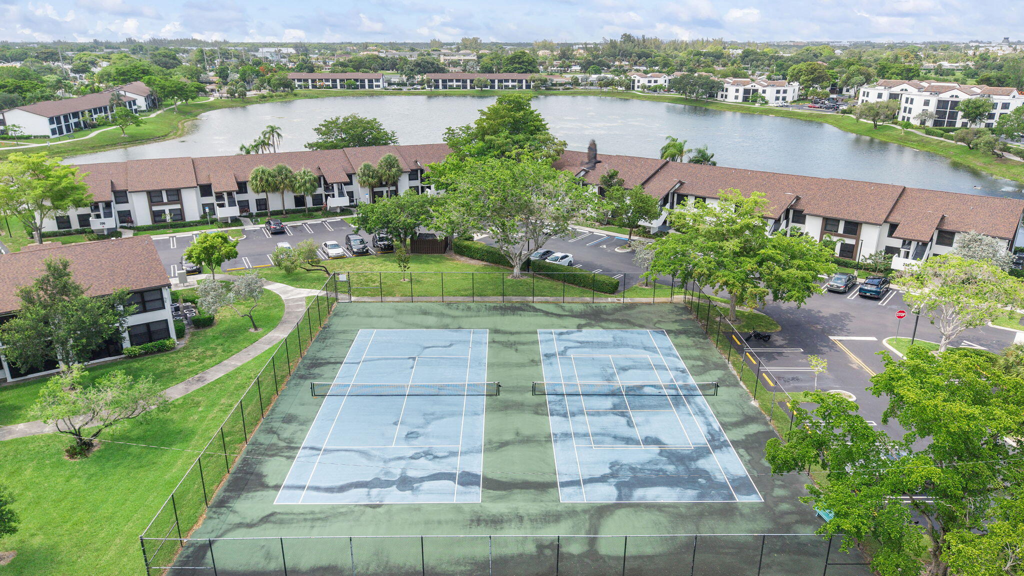 212 Lake Pointe #302, Oakland Park FL 33309