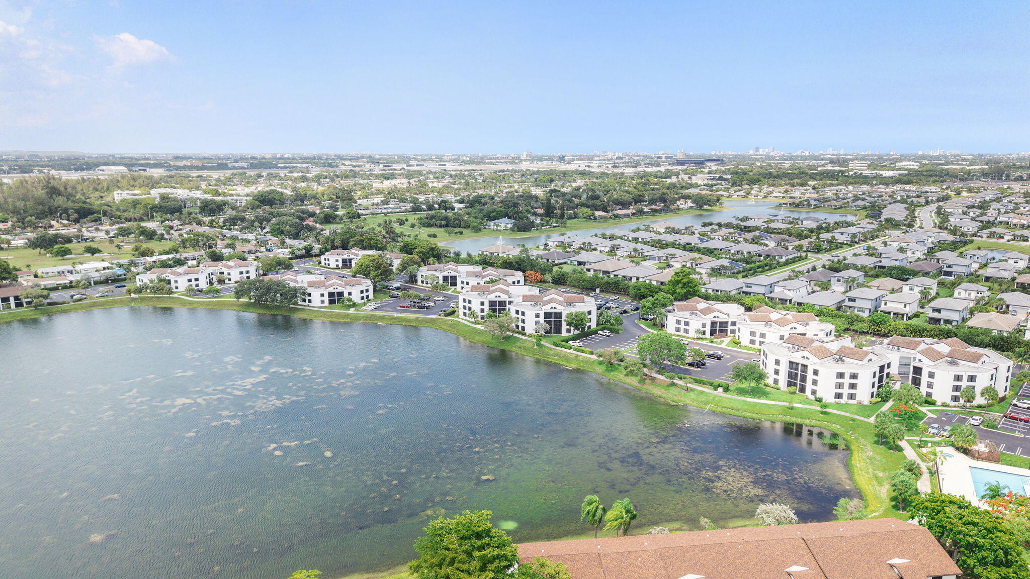 212 Lake Pointe #302, Oakland Park FL 33309