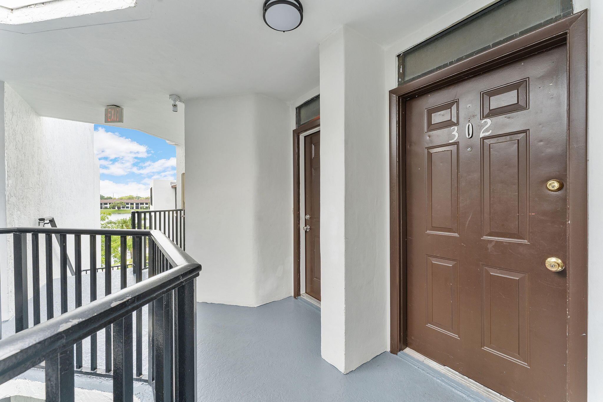 212 Lake Pointe #302, Oakland Park FL 33309