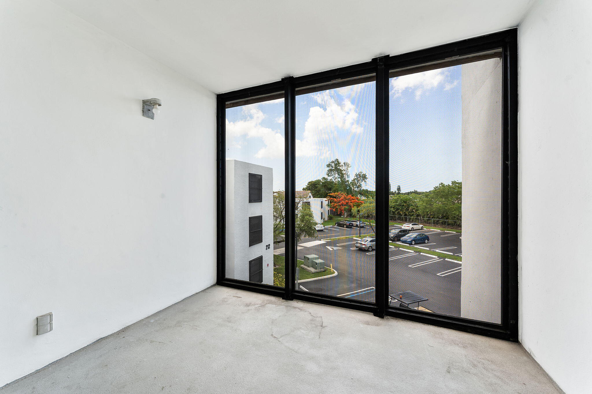 212 Lake Pointe #302, Oakland Park FL 33309
