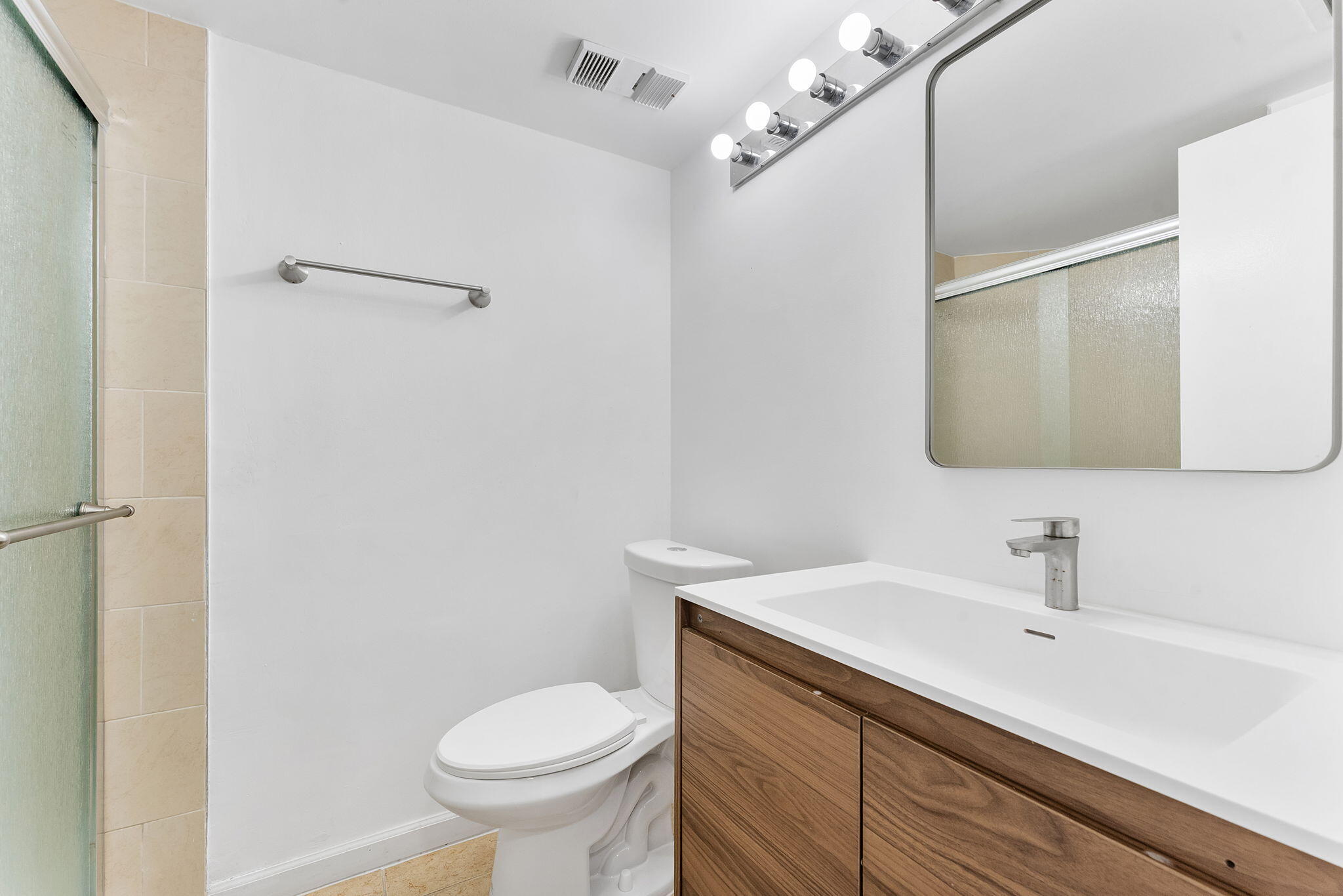 212 Lake Pointe #302, Oakland Park FL 33309