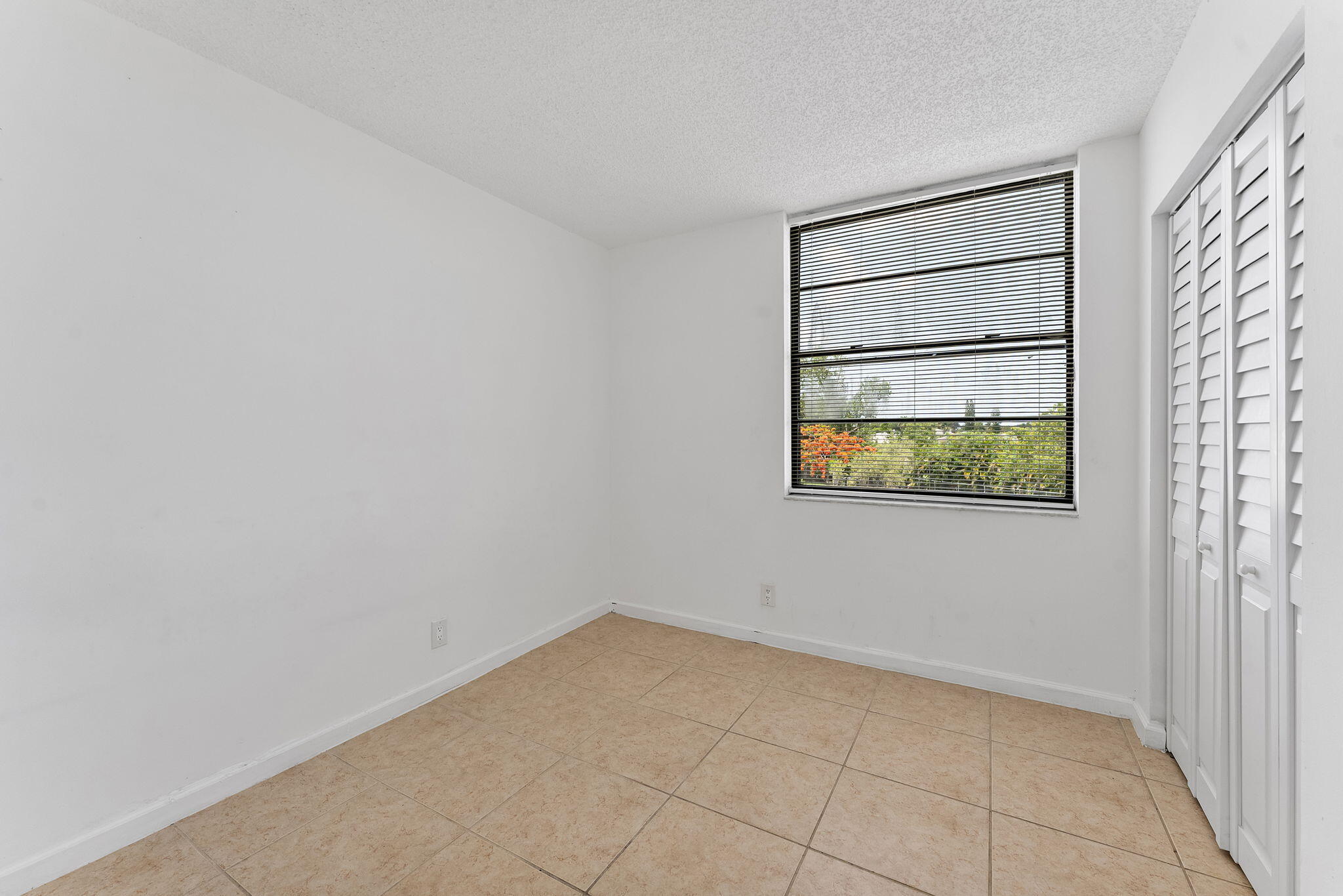 212 Lake Pointe #302, Oakland Park FL 33309
