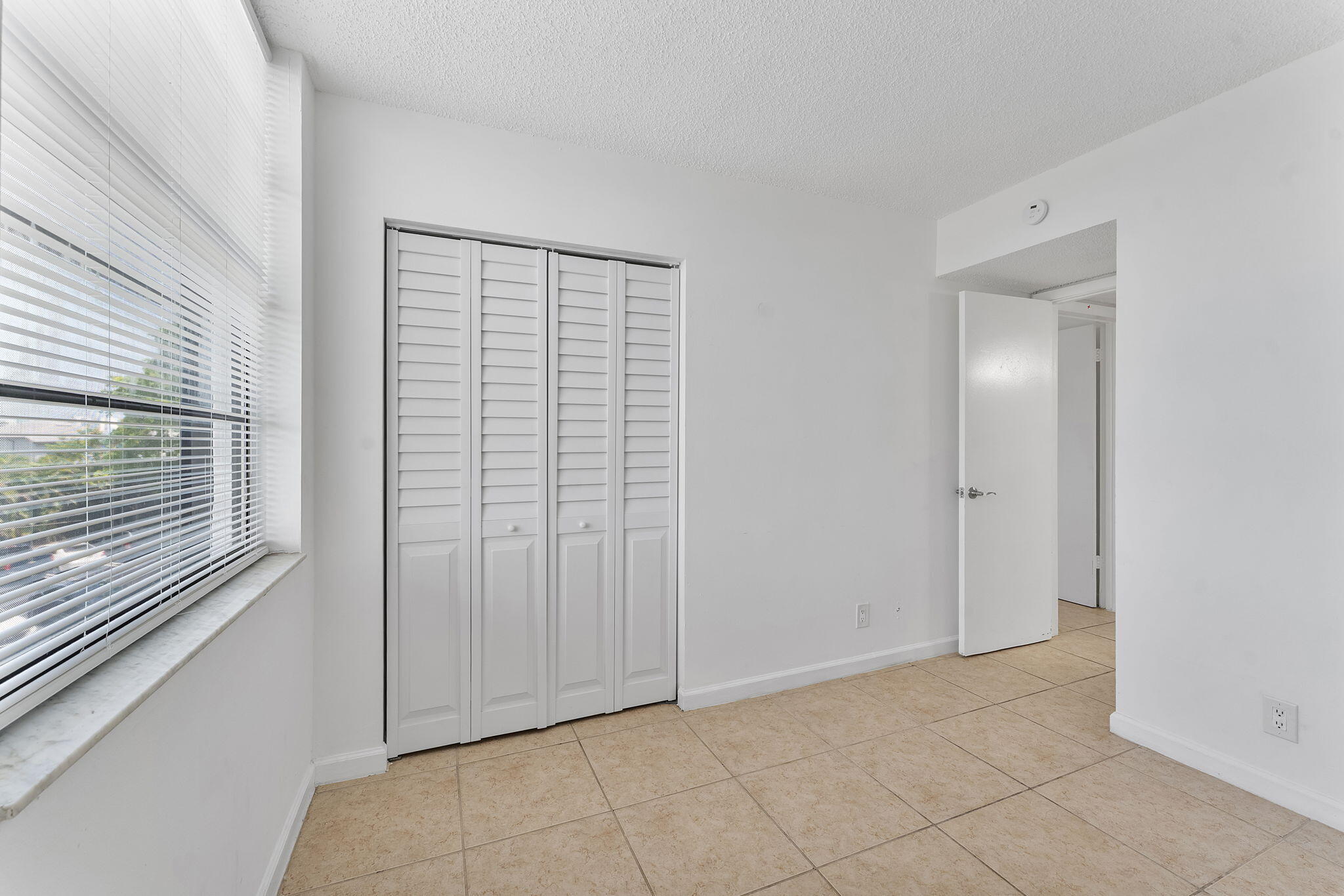 212 Lake Pointe #302, Oakland Park FL 33309