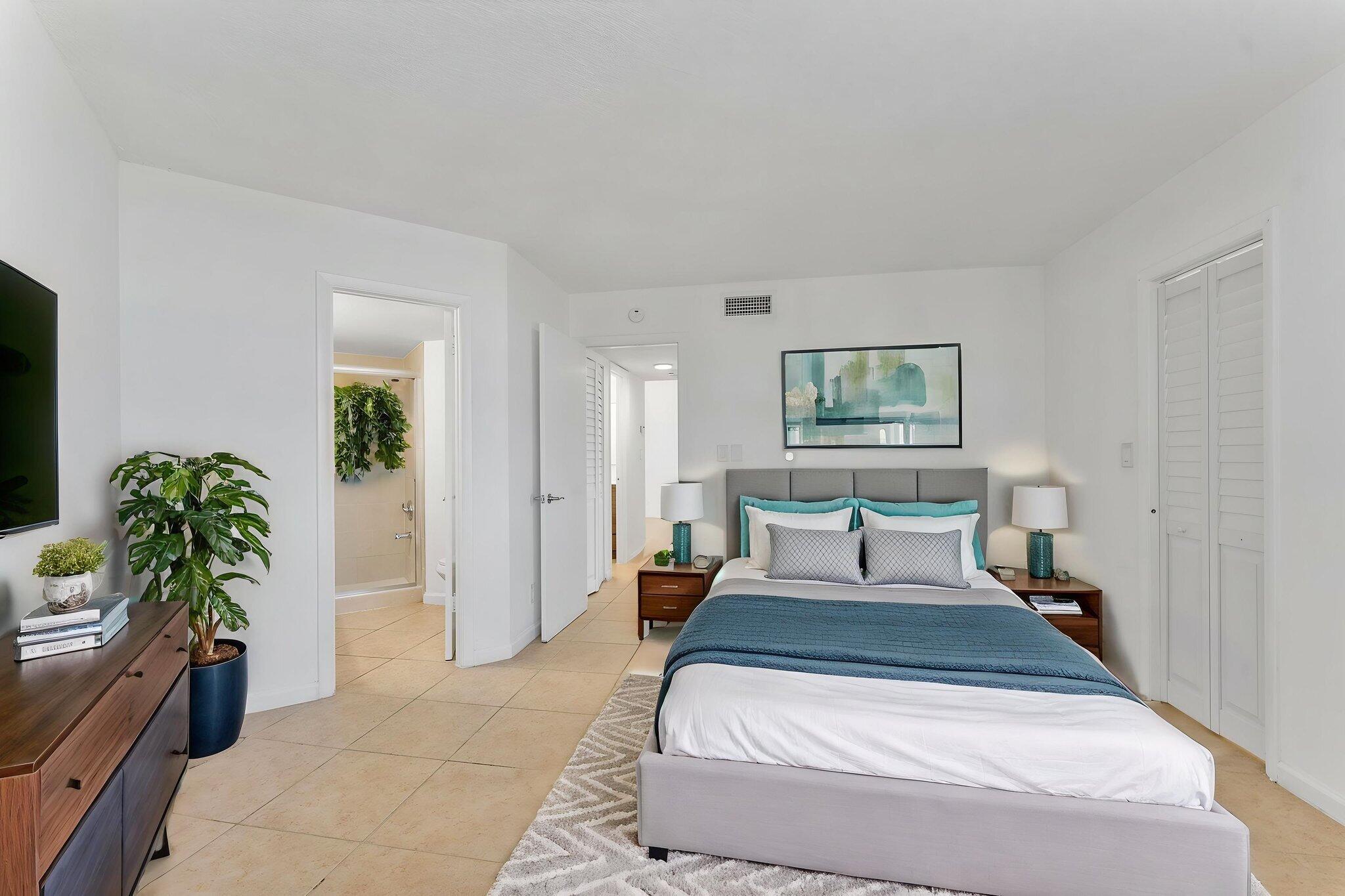212 Lake Pointe #302, Oakland Park FL 33309